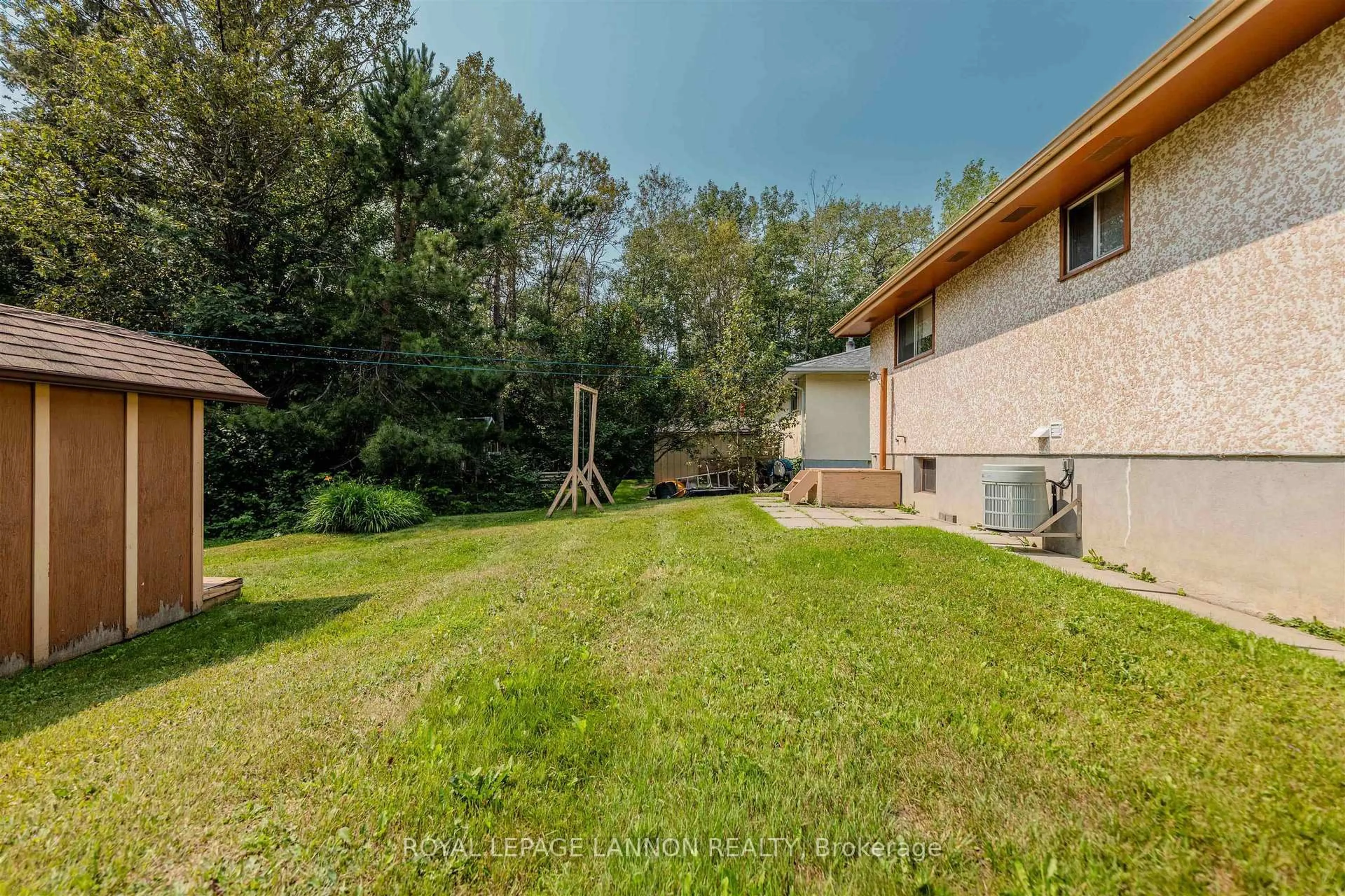 A pic from outside/outdoor area/front of a property/back of a property/a pic from drone, unknown for 283 CARL Ave, Thunder Bay Ontario P7B 4Z6