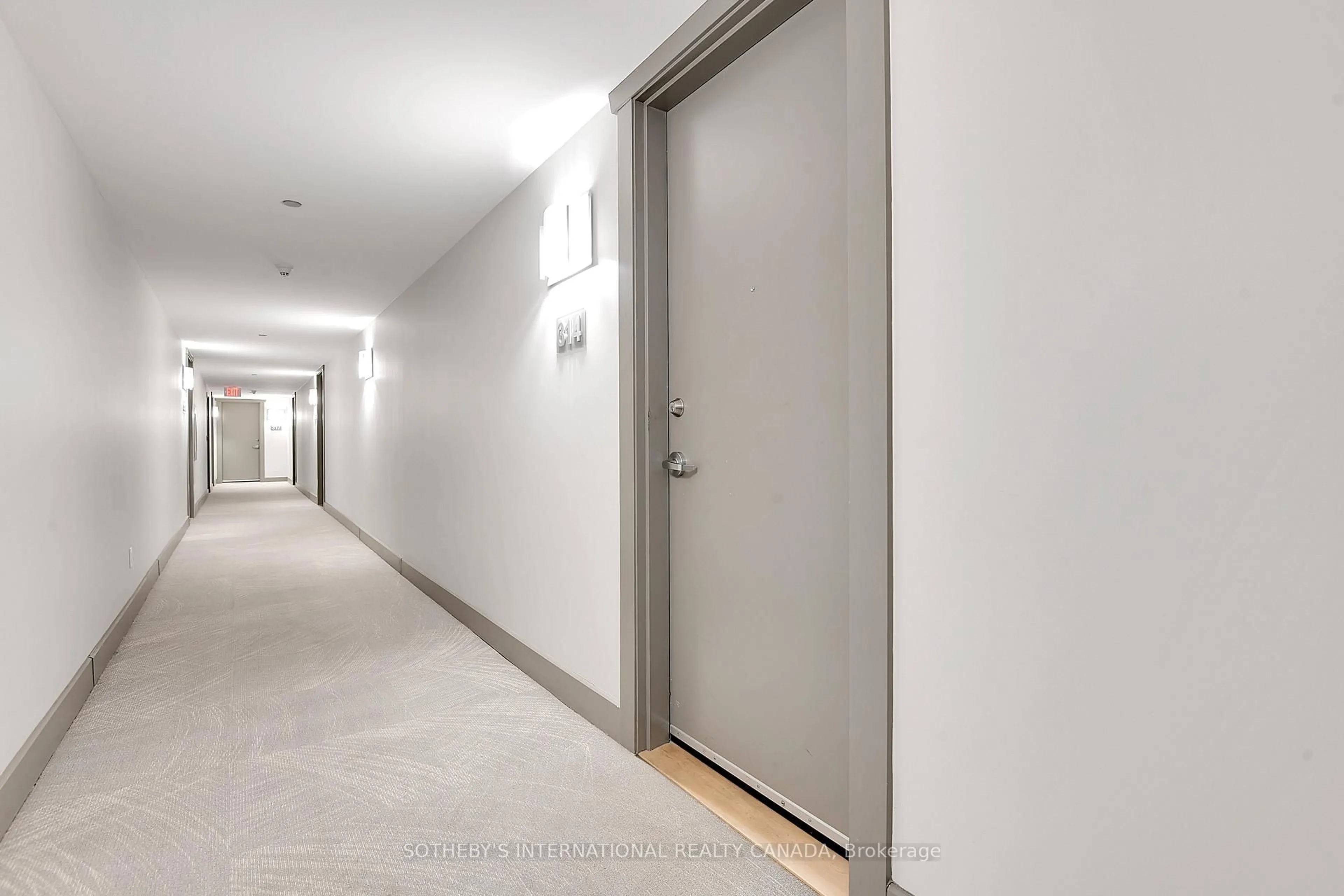 Indoor foyer for 7 Marquette Ave #314, Ottawa Ontario K1L 8A7