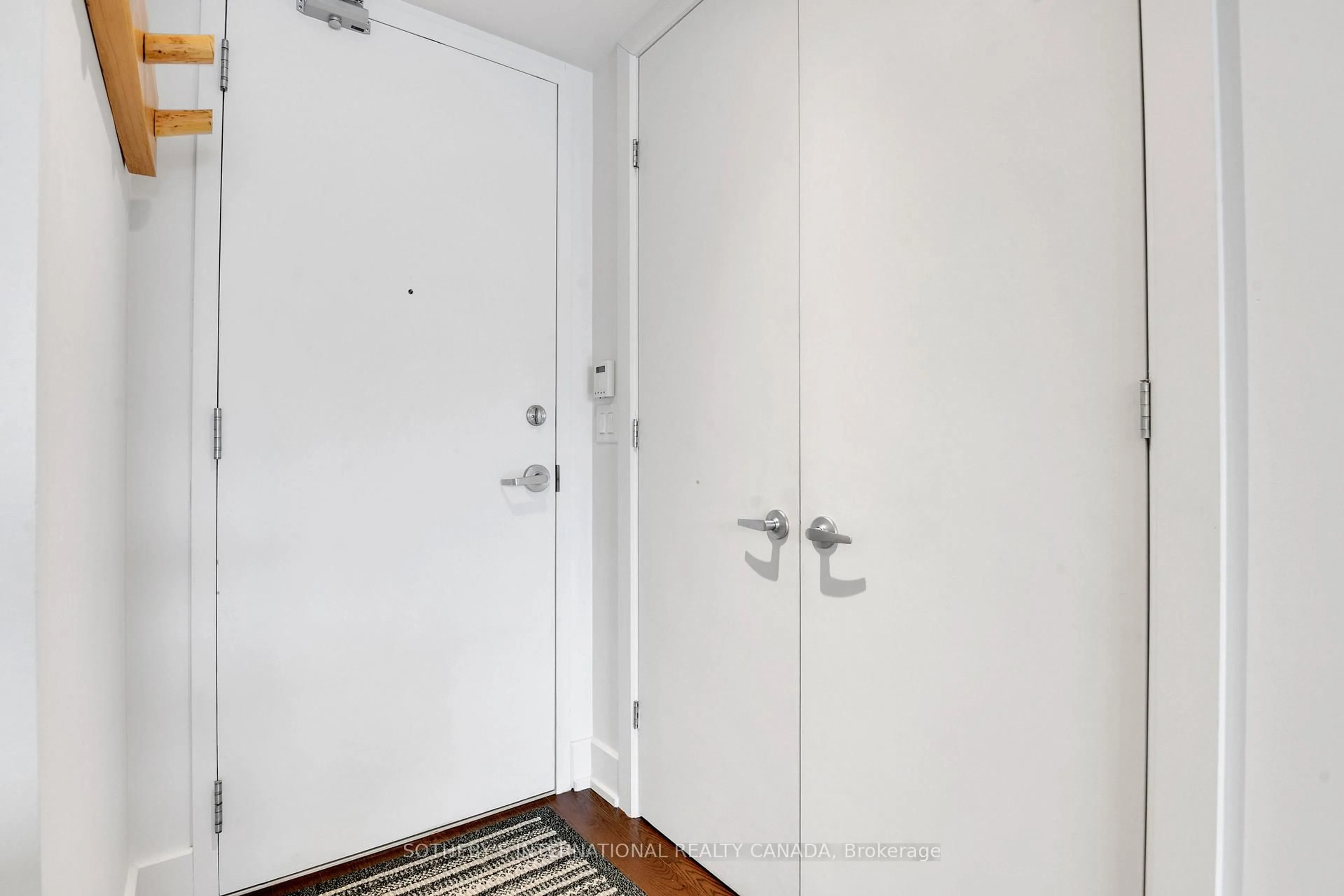 Indoor entryway for 7 Marquette Ave #314, Ottawa Ontario K1L 8A7
