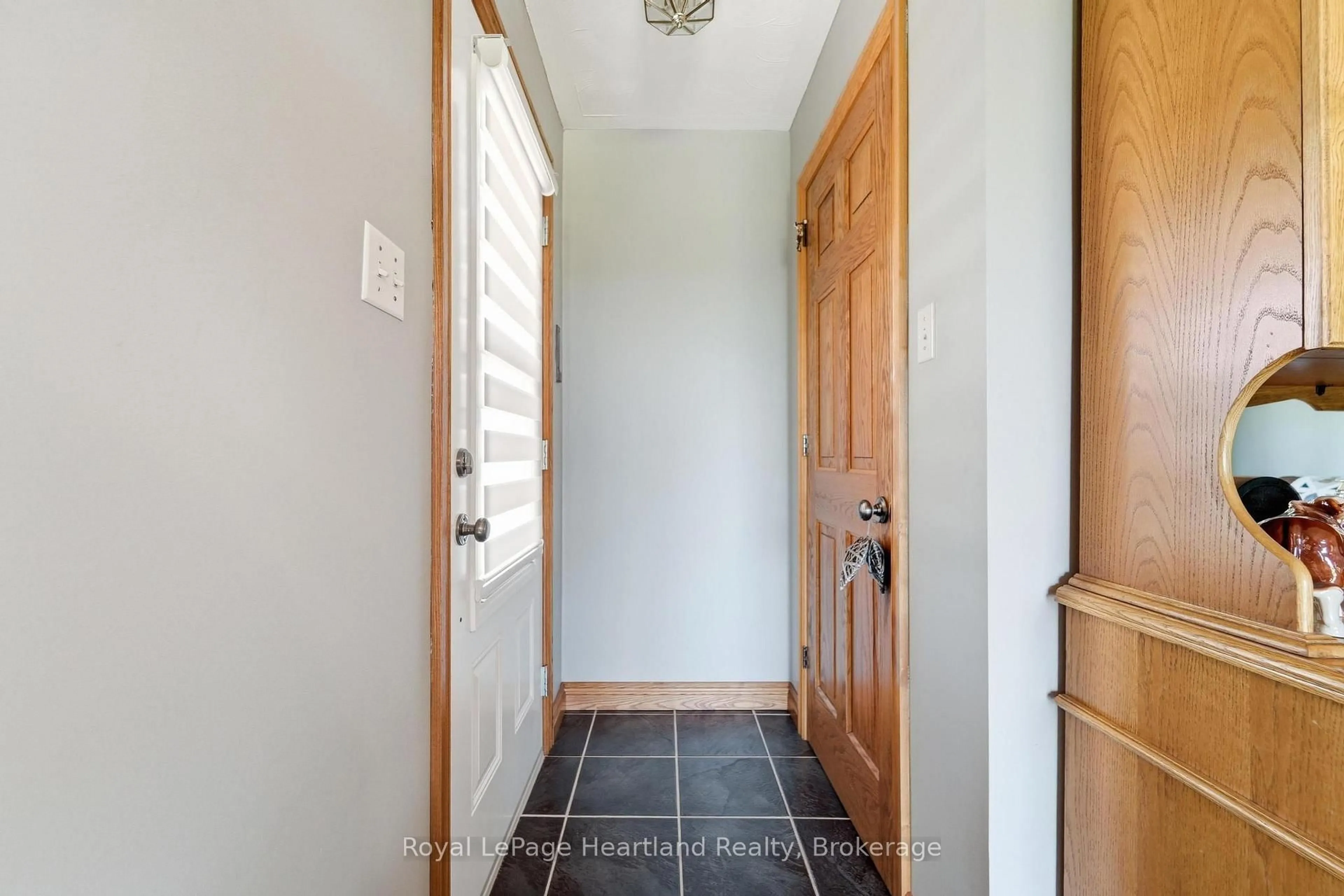 Indoor entryway for 344 Albert St, Central Huron Ontario N0M 1L0
