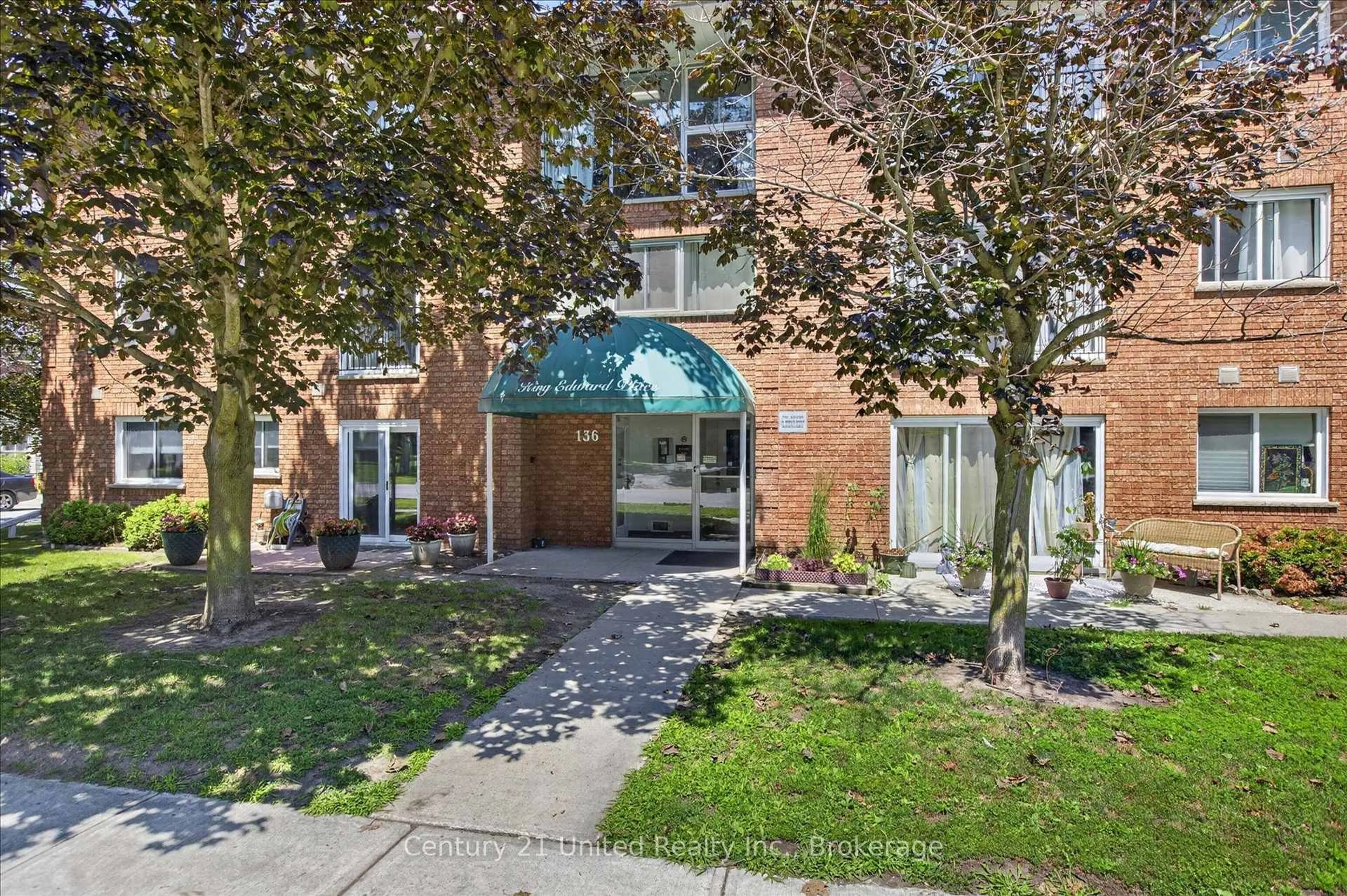 Patio, street for 136 Ware St #201, Peterborough Ontario K9J 3B8