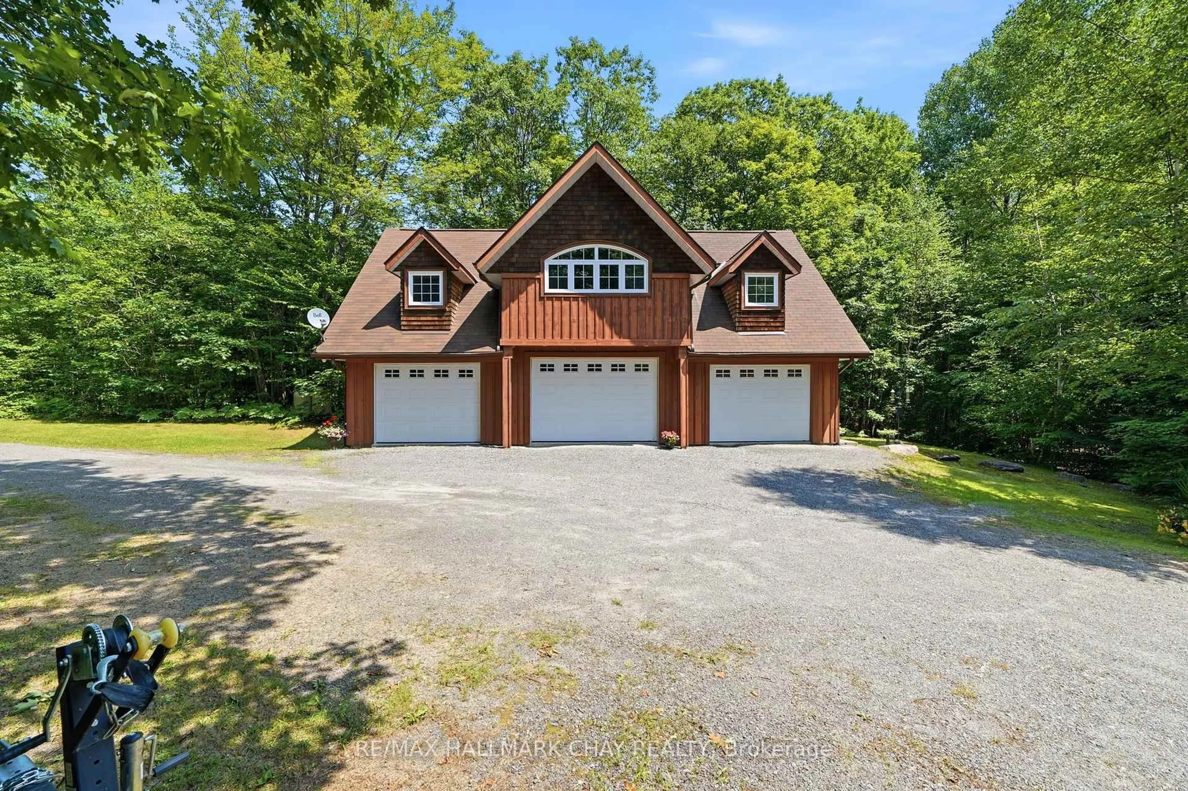 Indoor garage for 50 Price Point Rd, Lake of Bays Ontario P0B 1A0