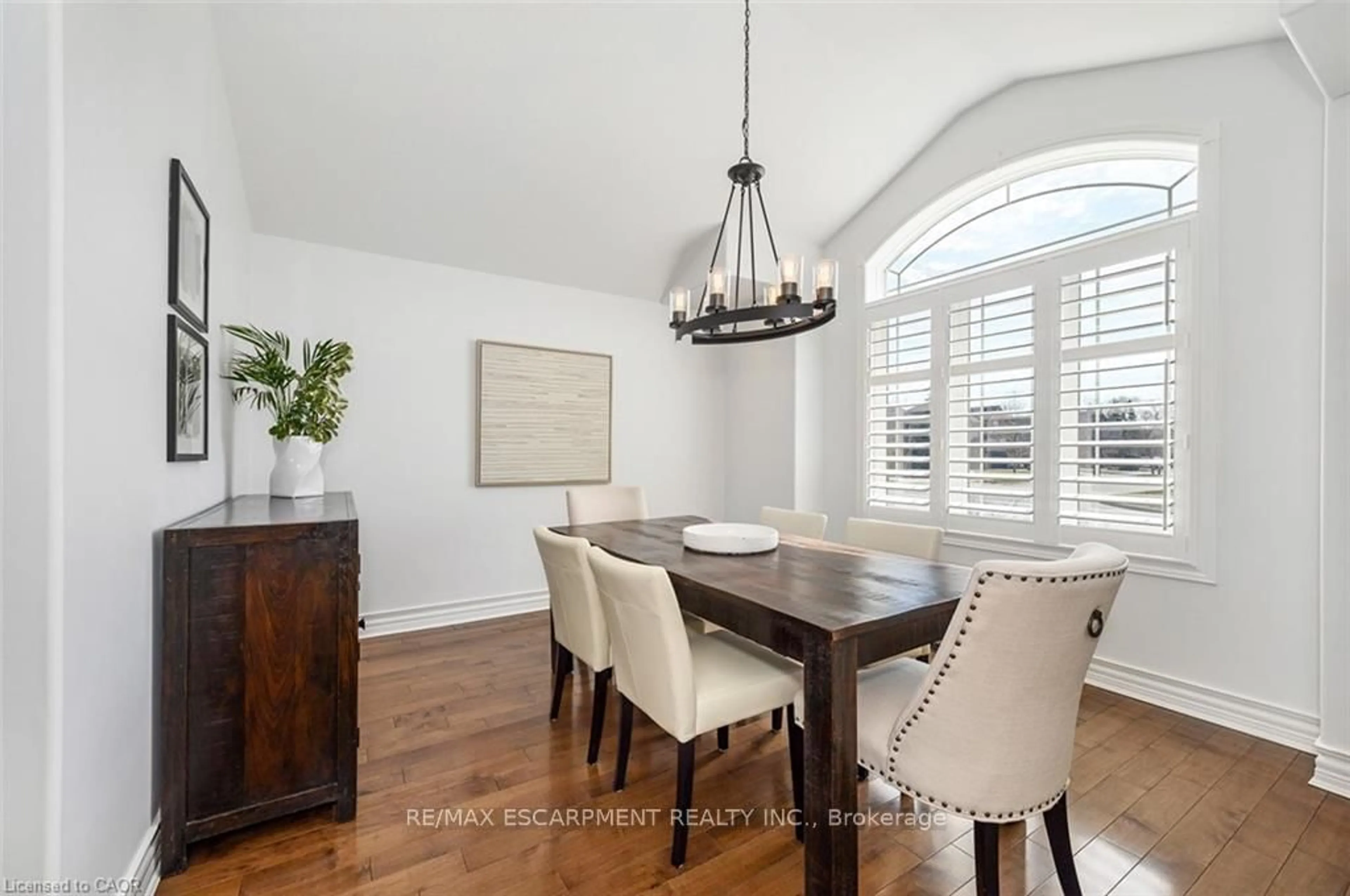 Dining room, wood/laminate floor for 27 Carver Dr, Hamilton Ontario L0R 1C0