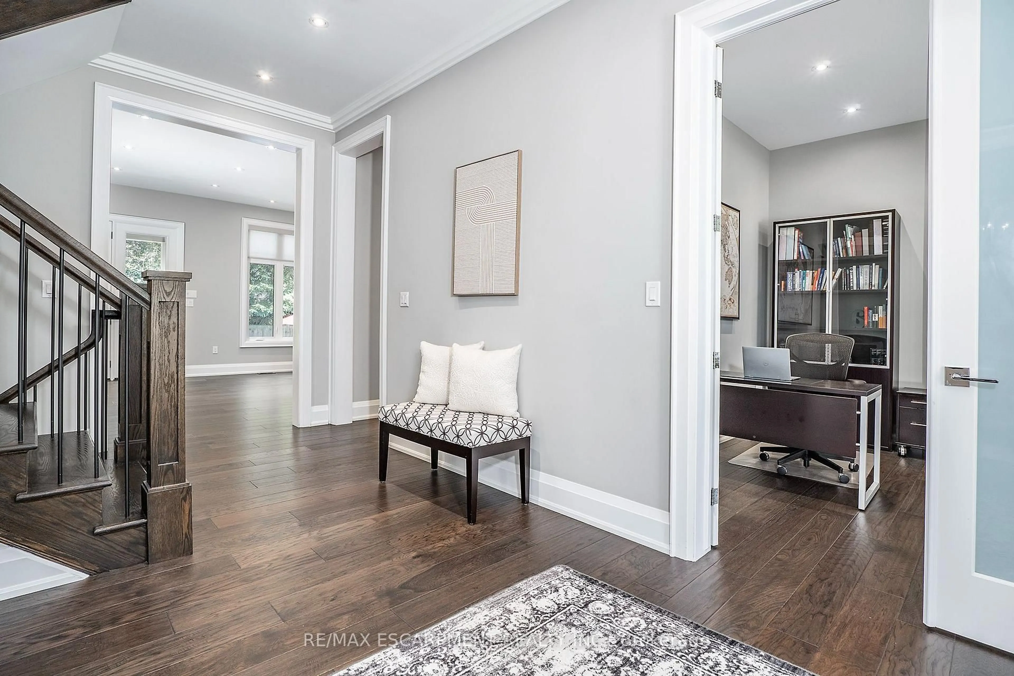 Indoor entryway for 71 Lloyminn Ave, Hamilton Ontario L9G 1H4