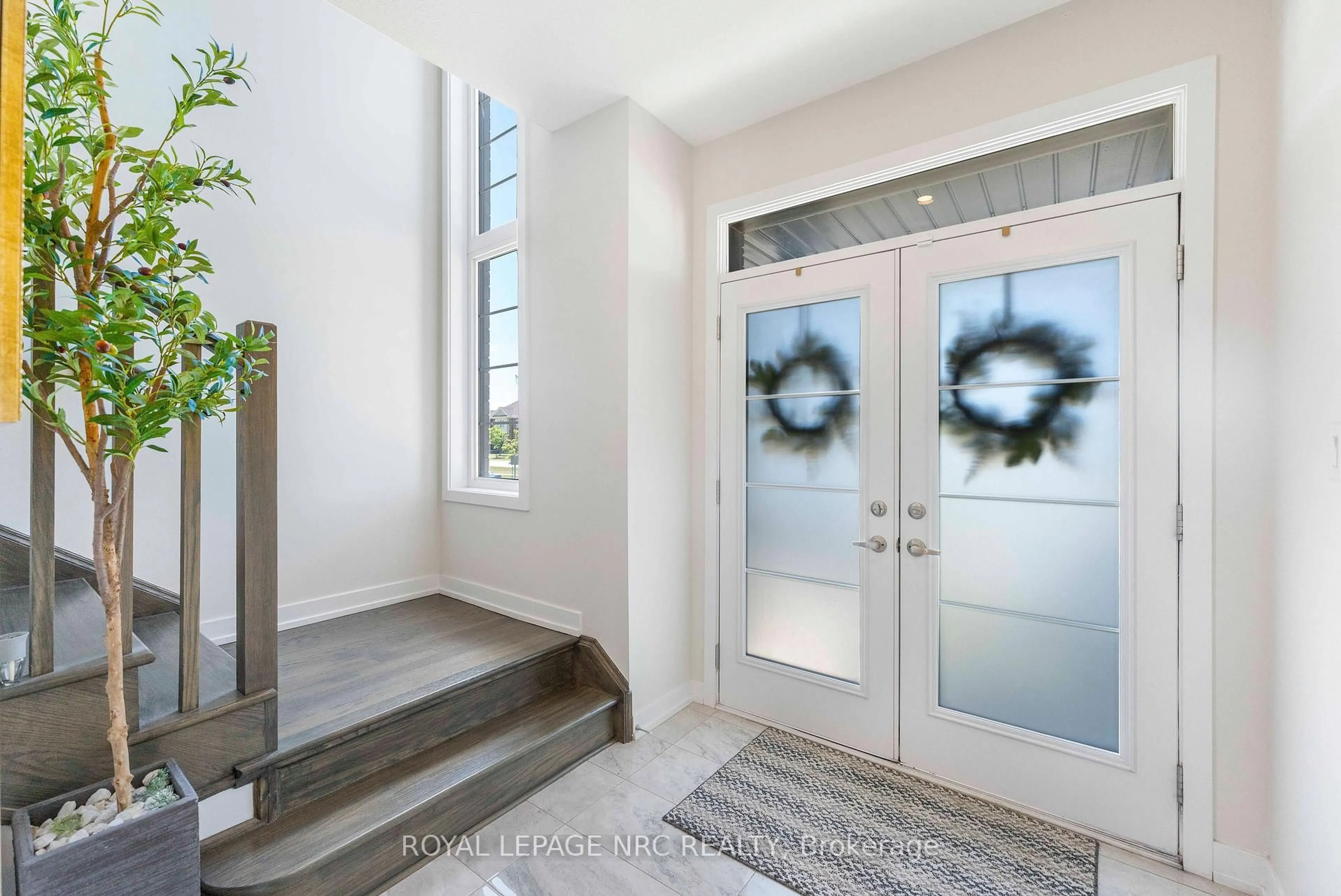 Indoor entryway for 66 Sunflower Cres, Thorold Ontario L3B 0L2