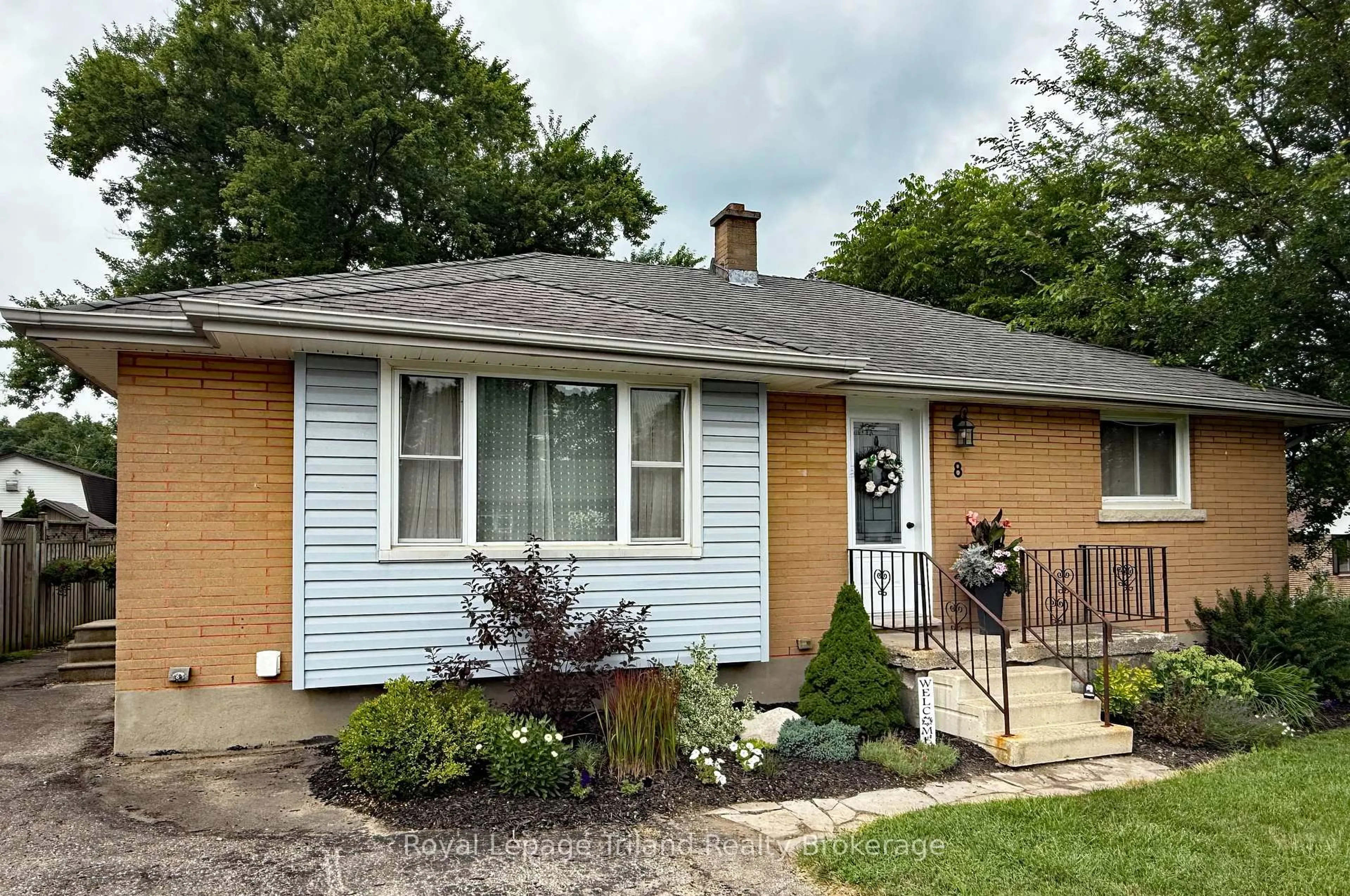 Home with brick exterior material, street for 8 Dougall St, South-West Oxford Ontario N4S 7V6