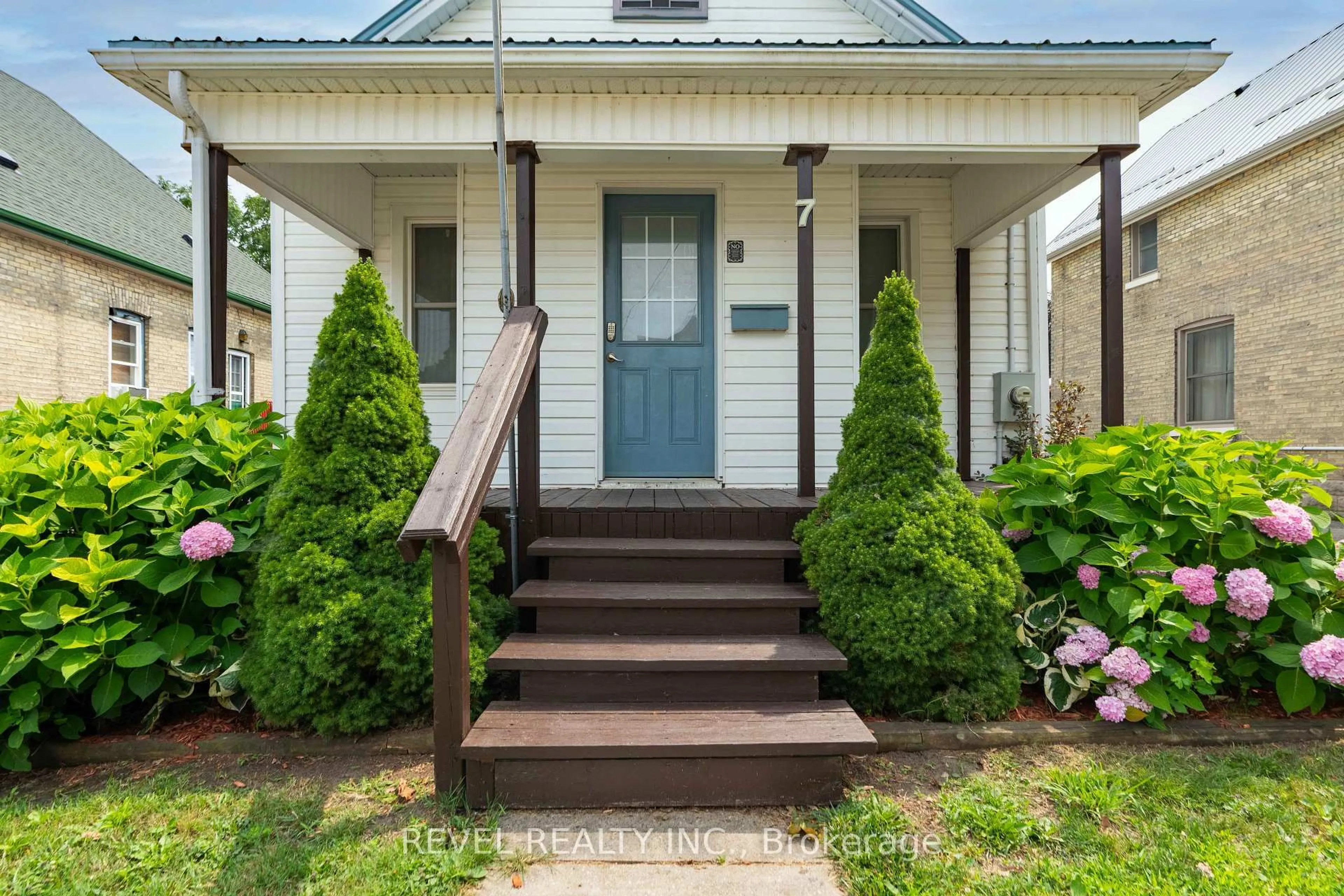 Unknown for 7 Maple St, St. Thomas Ontario N5R 1Y8