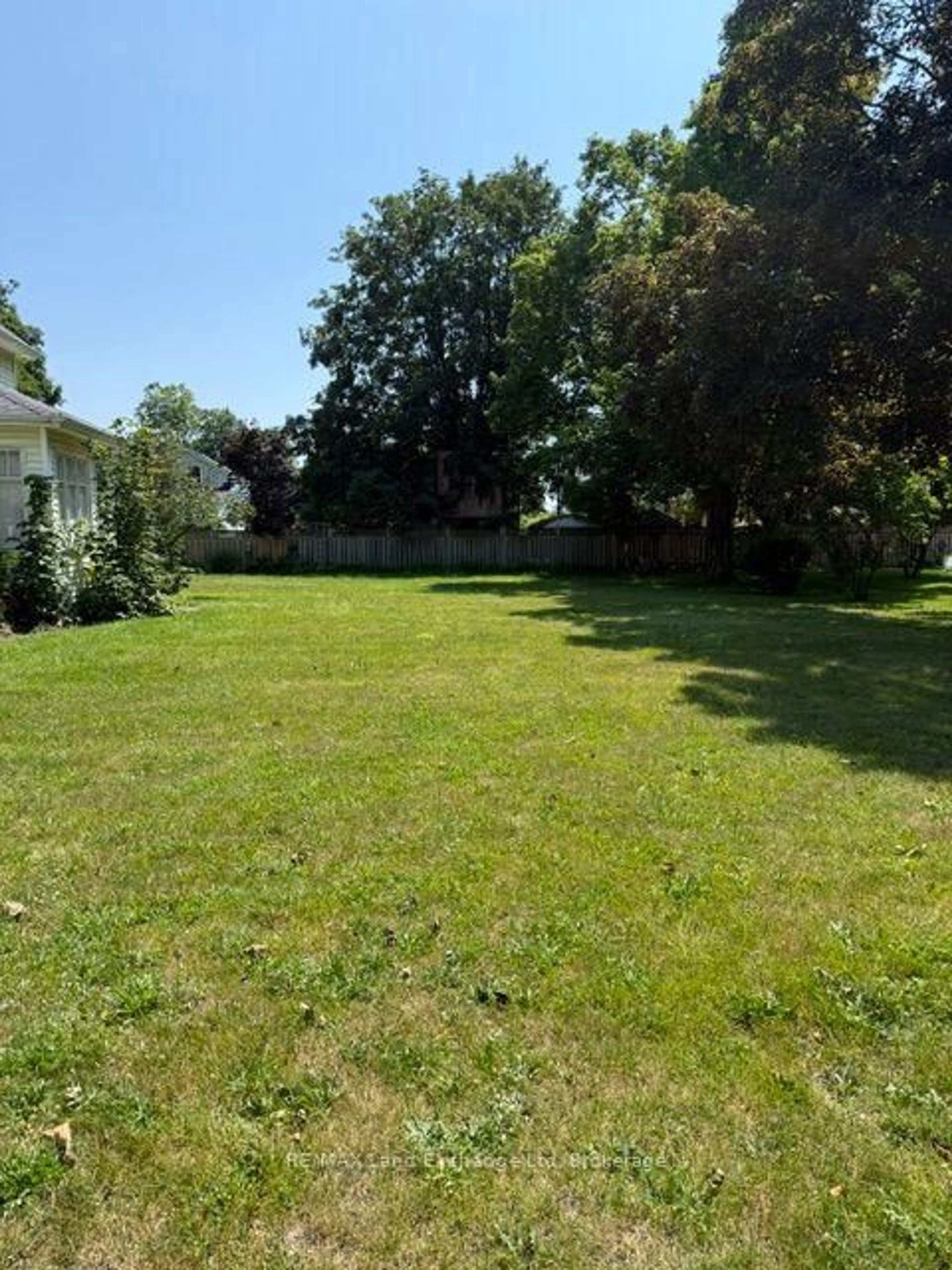 A pic from outside/outdoor area/front of a property/back of a property/a pic from drone, street for 98 Trafalgar St, Goderich Ontario N7A 1T6