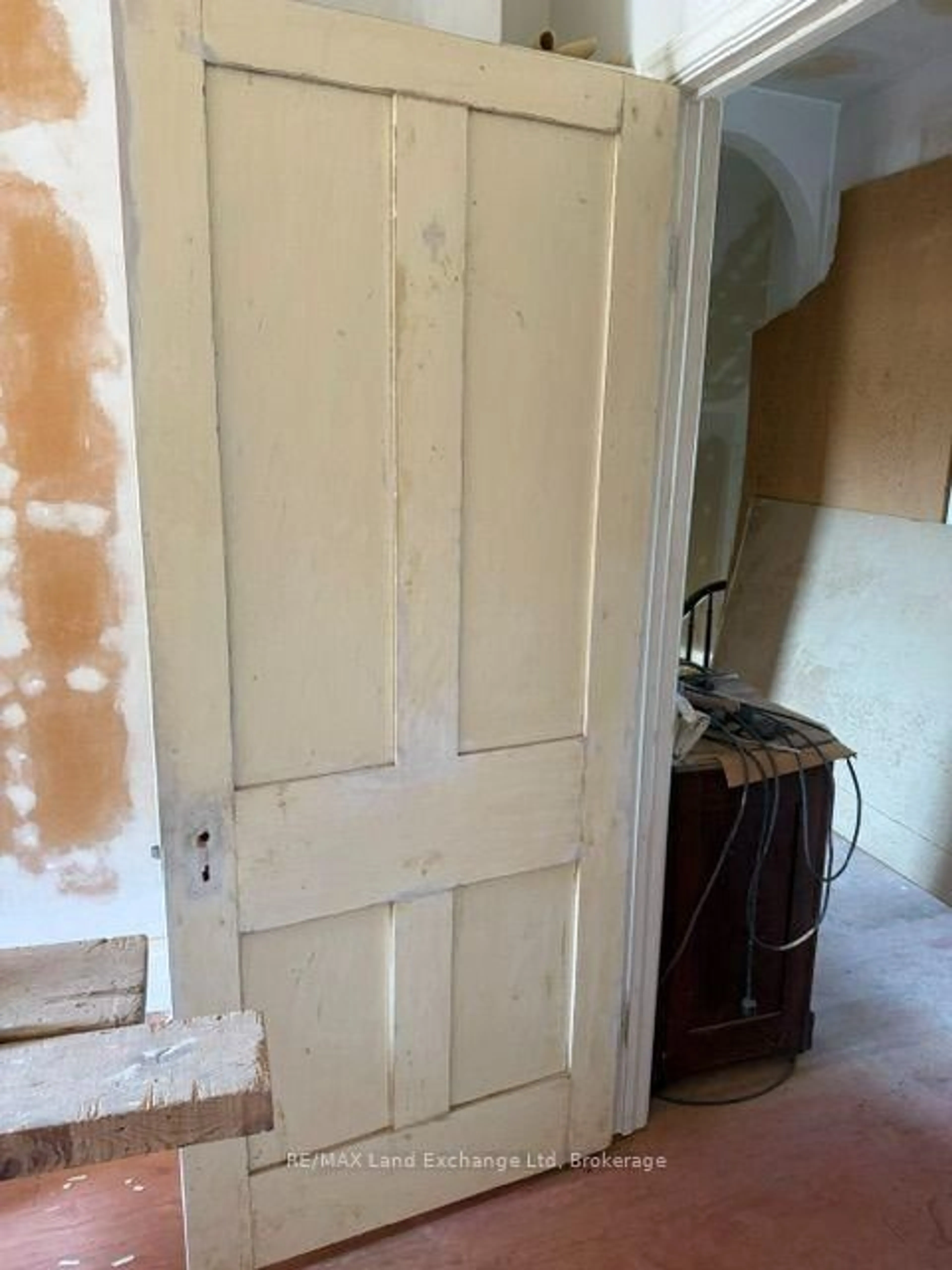A pic of a room for 98 Trafalgar St, Goderich Ontario N7A 1T6