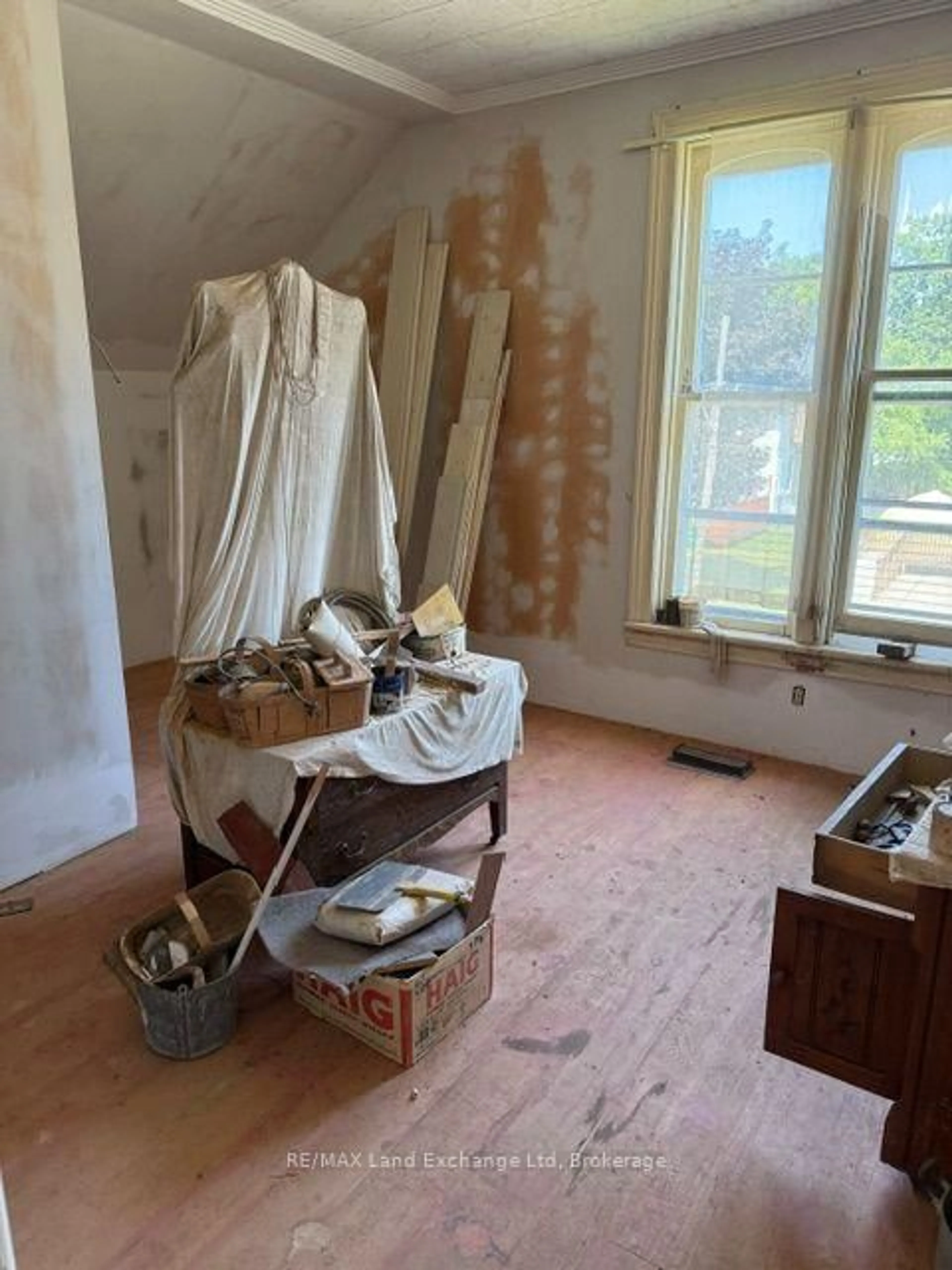 A pic of a room for 98 Trafalgar St, Goderich Ontario N7A 1T6