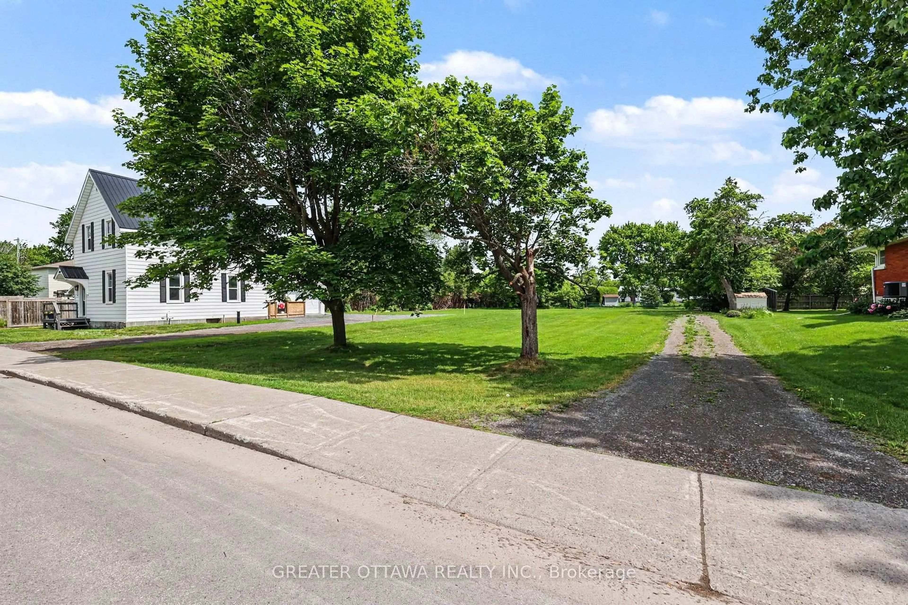 A pic from outside/outdoor area/front of a property/back of a property/a pic from drone, street for 3607-B McBean St, Richmond Ontario K0A 2Z0