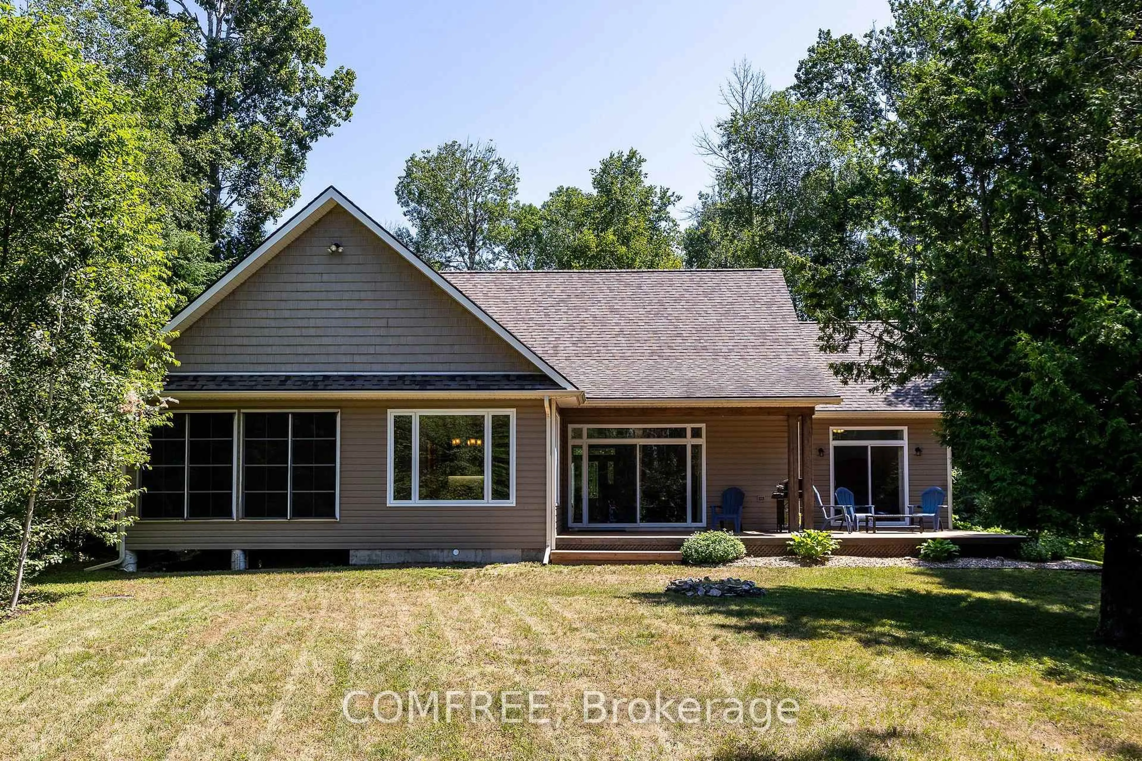 Home with vinyl exterior material, water/lake/river/ocean view for 38 Bell Dr, Northern Bruce Peninsula Ontario N0H 2T0