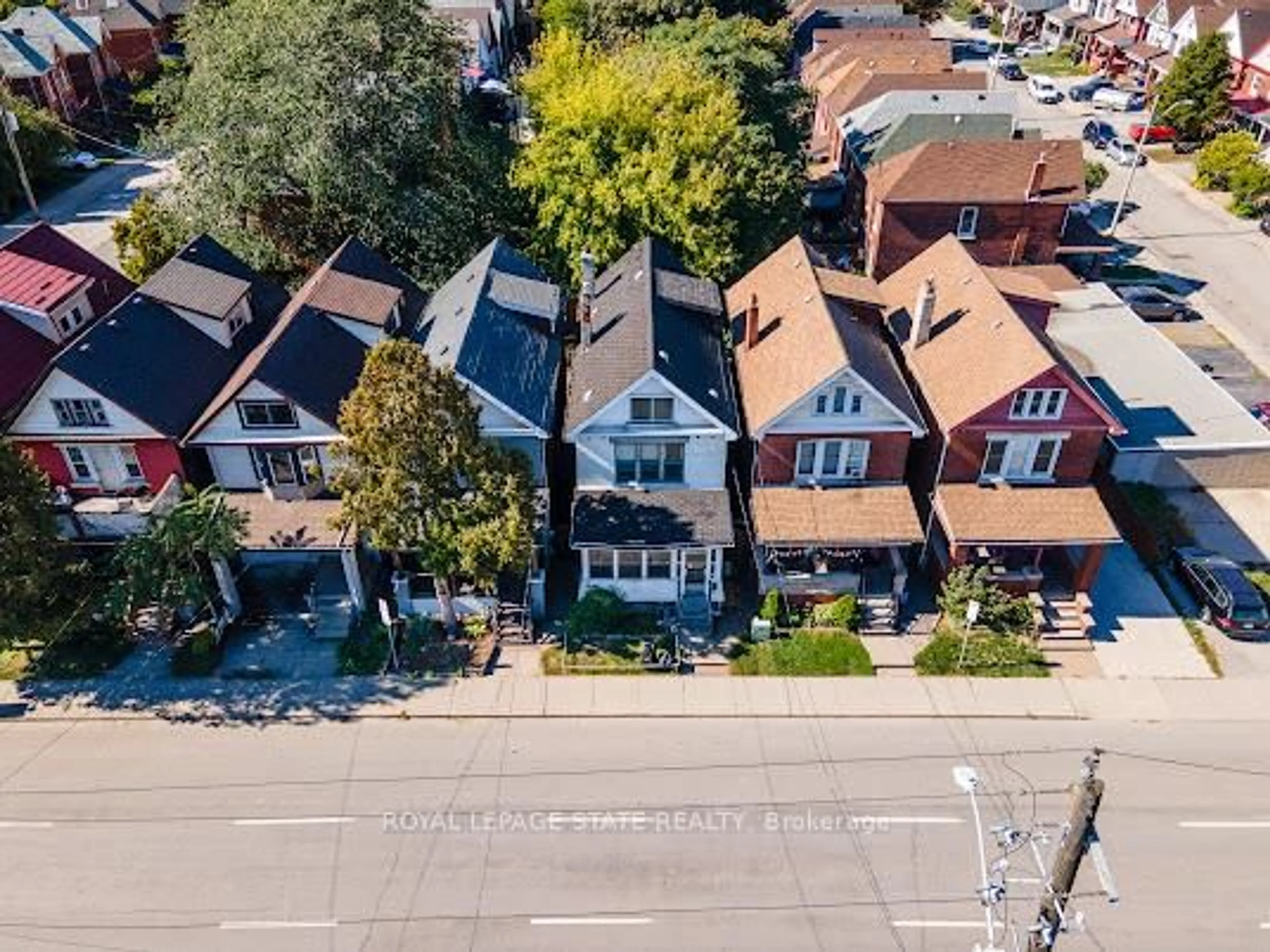 A pic from outside/outdoor area/front of a property/back of a property/a pic from drone, street for 35 Sherman Ave, Hamilton Ontario L8L 6L9