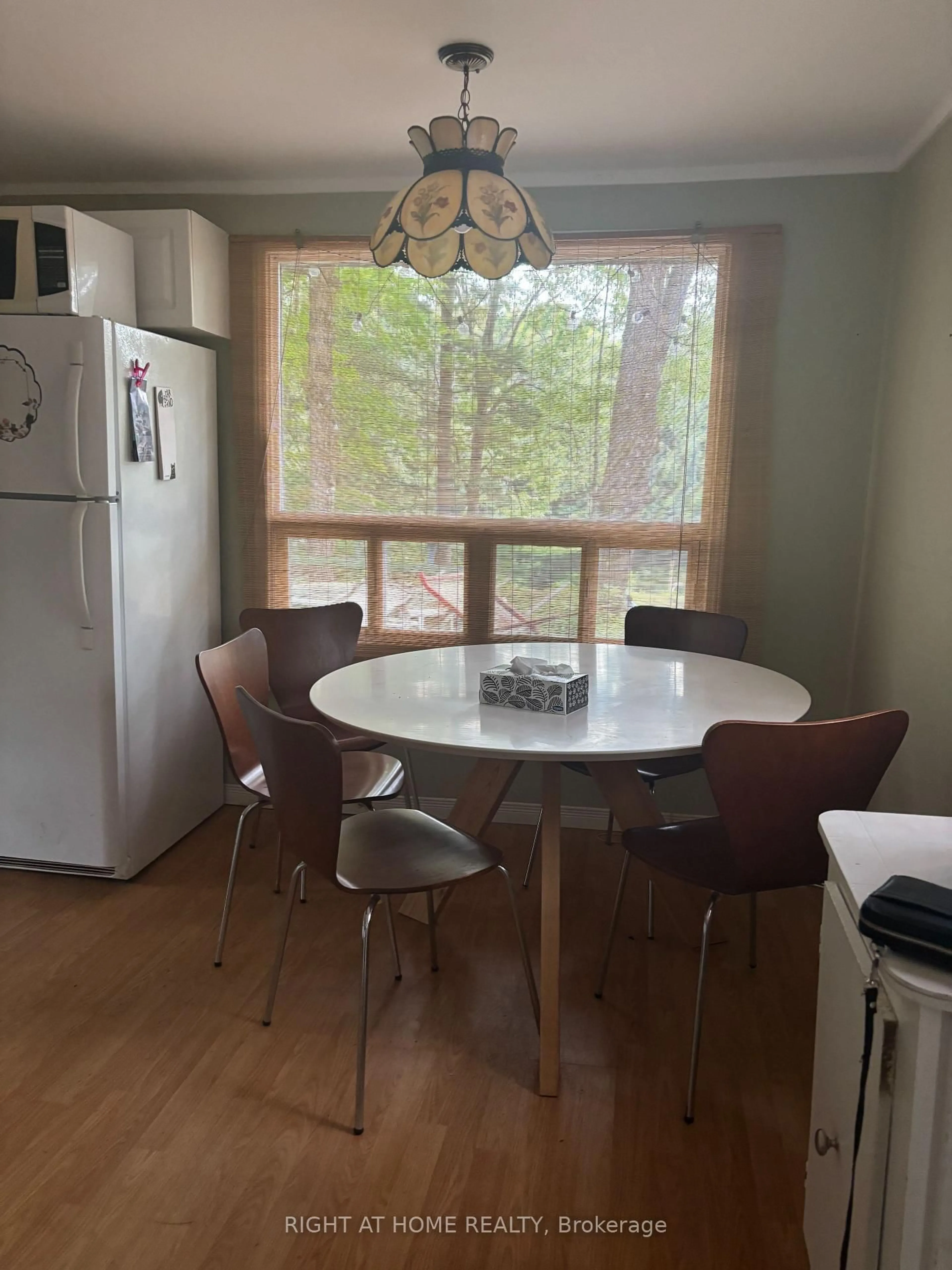 Dining room, wood/laminate floor for 28 BAKER Lane, Kawartha Lakes Ontario M4M 1S2
