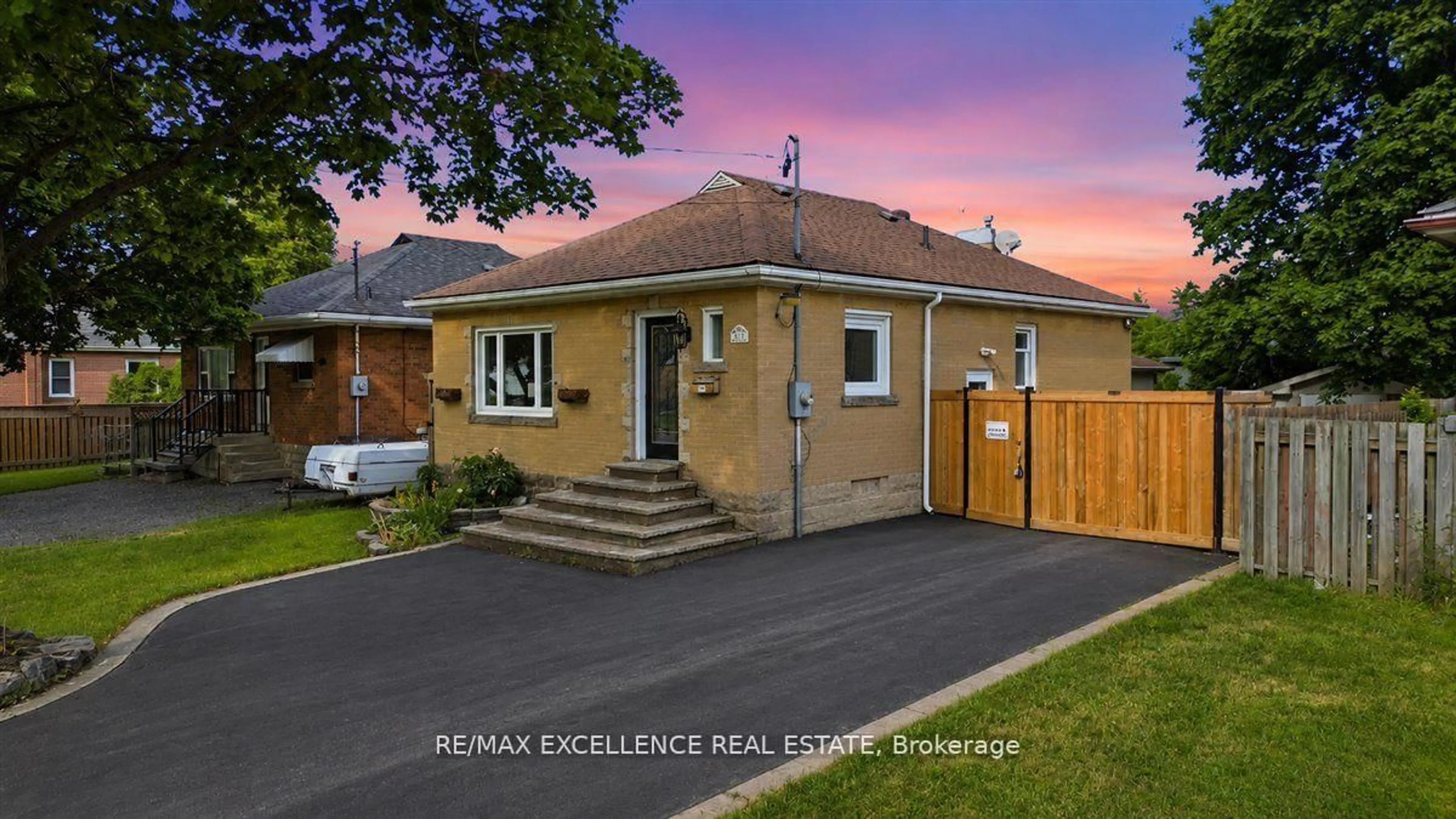 Home with brick exterior material, street for 627 Upper Sherman Ave, Hamilton Ontario L8V 3M4