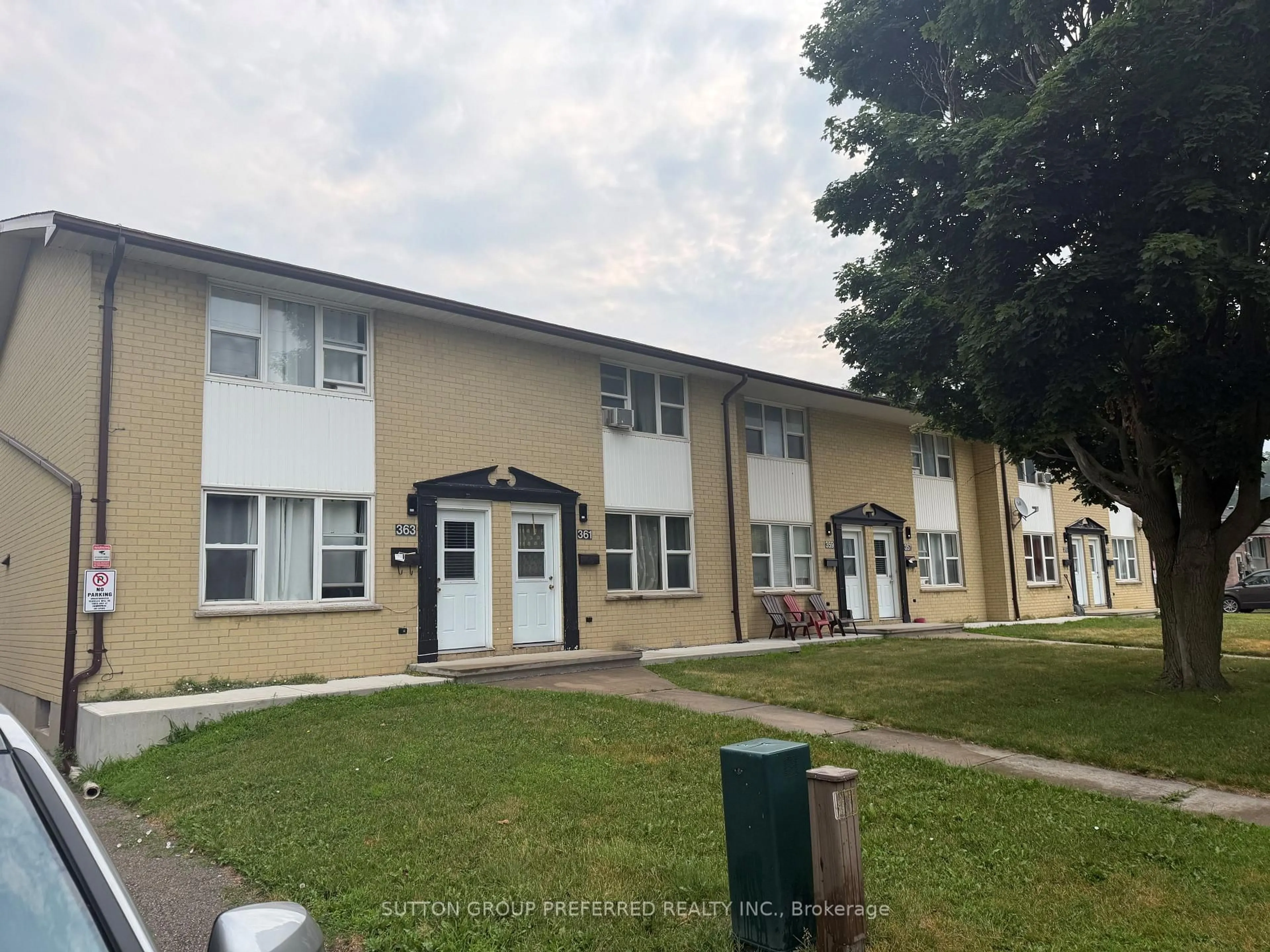 A pic from outside/outdoor area/front of a property/back of a property/a pic from drone, street for 363 Saulsbury St, Strathroy-Caradoc Ontario N7G 2B3