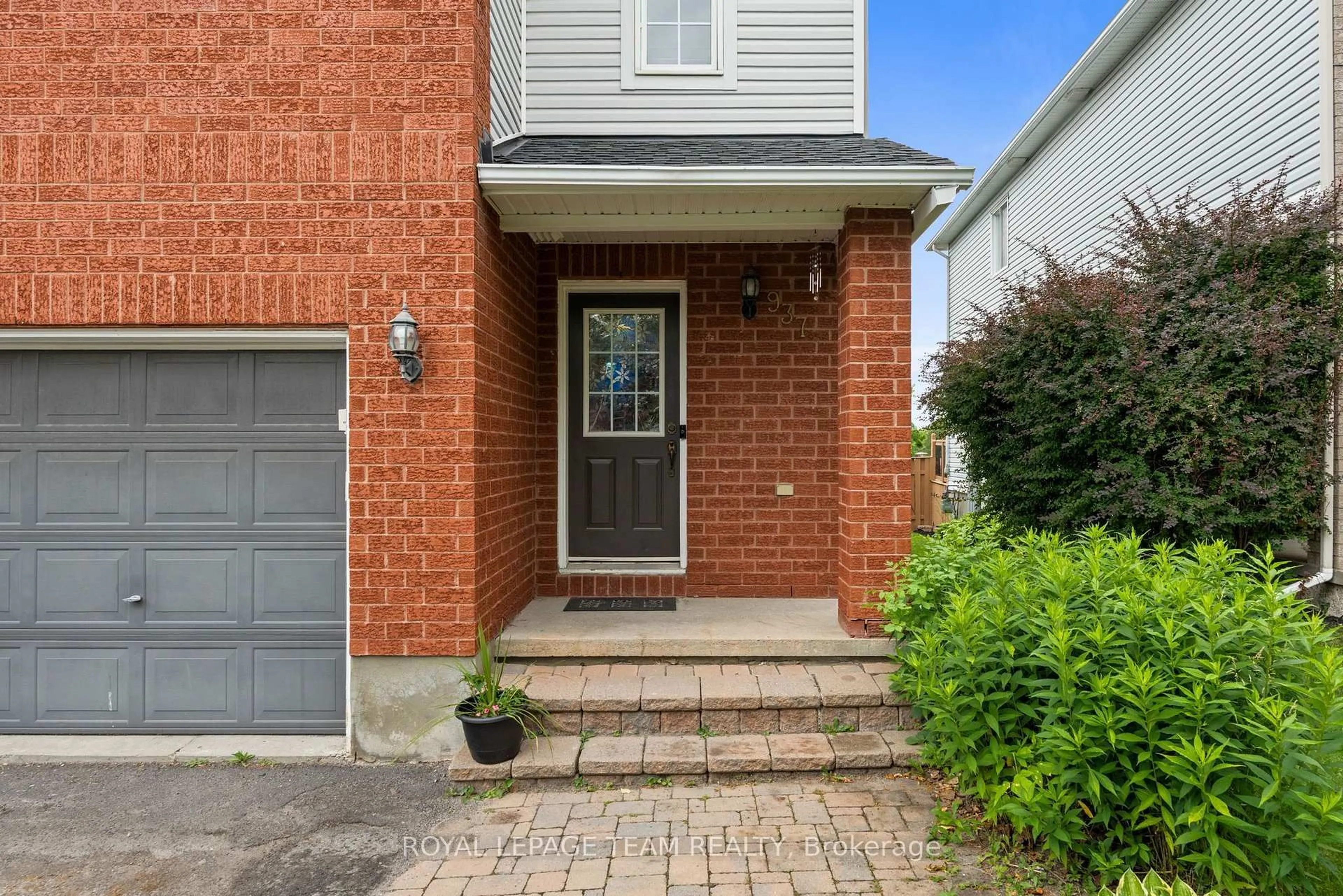 Home with brick exterior material, street for 937 Goose River Ave, Ottawa Ontario K1V 1T7