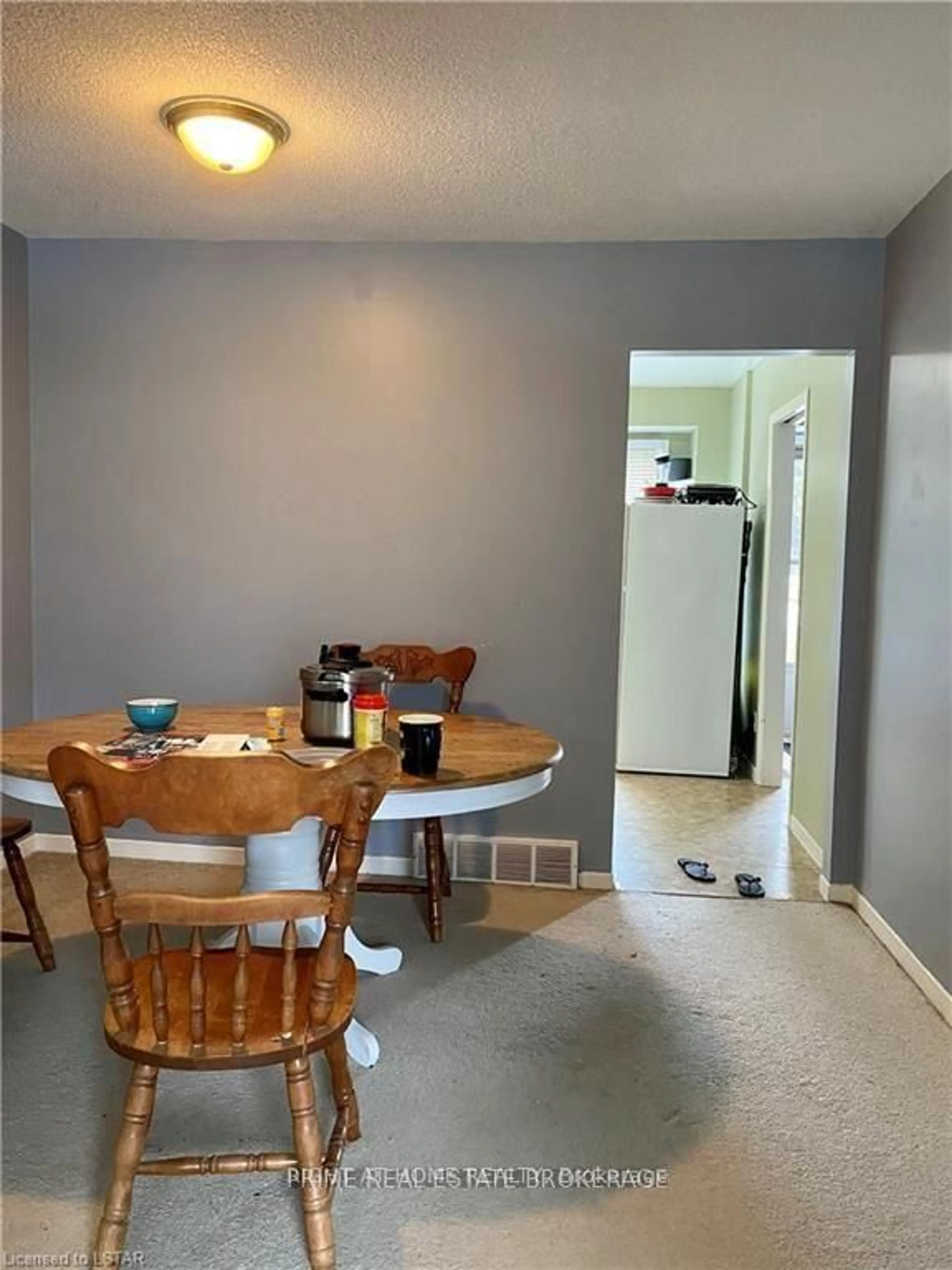 A pic of a room for 595 THIRD St, London East Ontario N5V 4A1