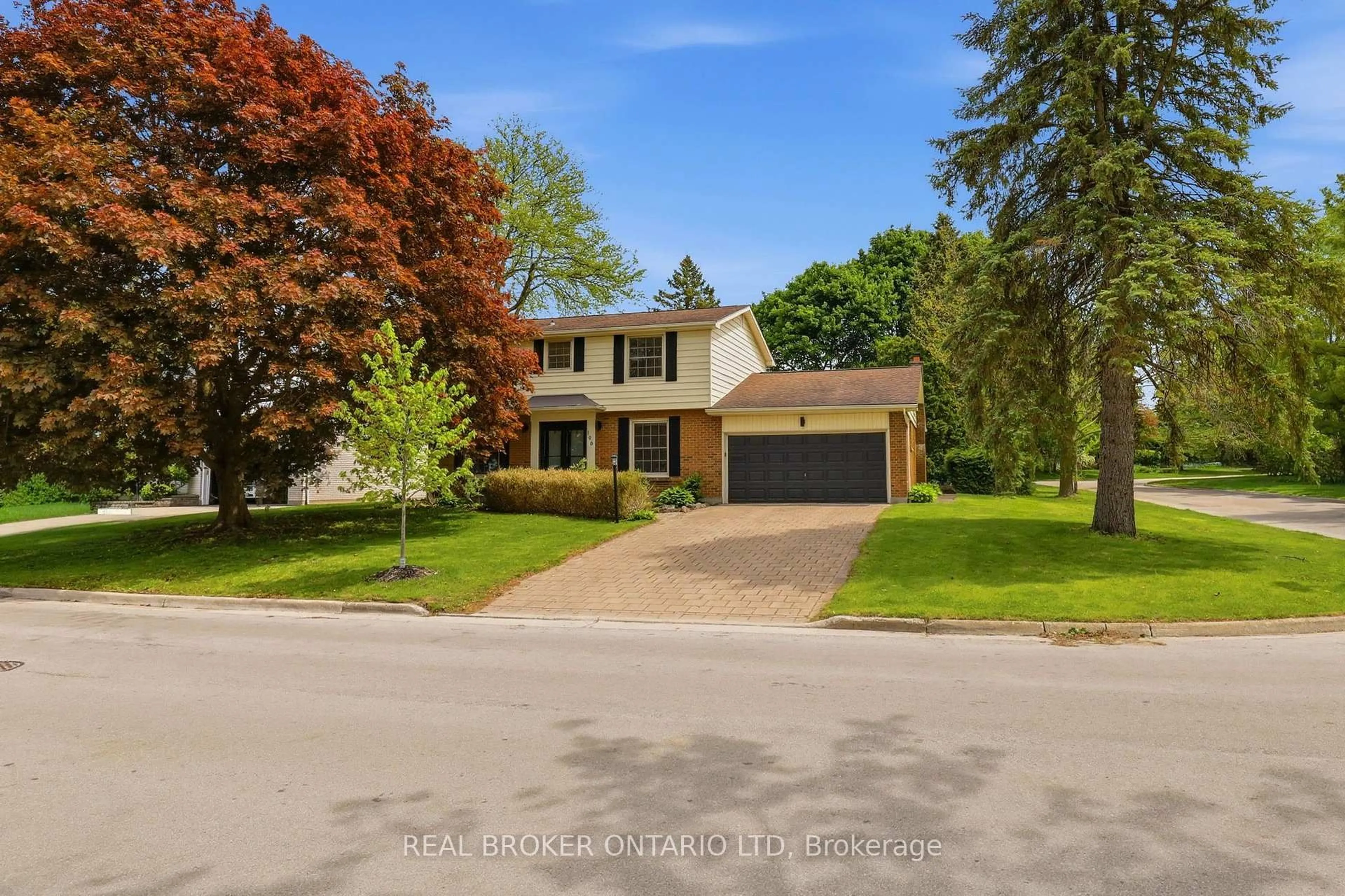 A pic from outside/outdoor area/front of a property/back of a property/a pic from drone, street for 196 Wychwood Park, London North Ontario N6G 1R9