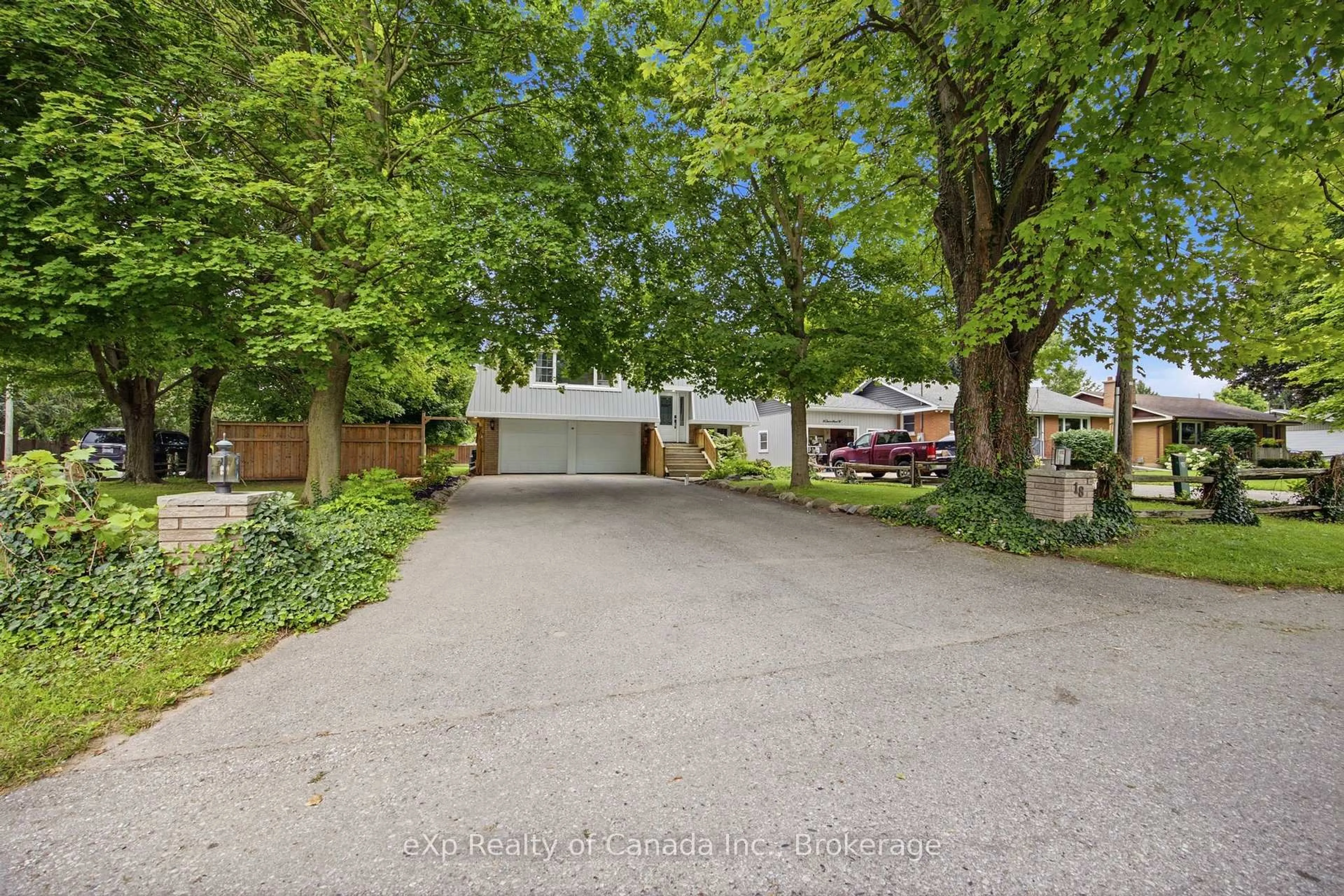 A pic from outside/outdoor area/front of a property/back of a property/a pic from drone, street for 18 Queen St, Norwich Ontario N0J 1R0