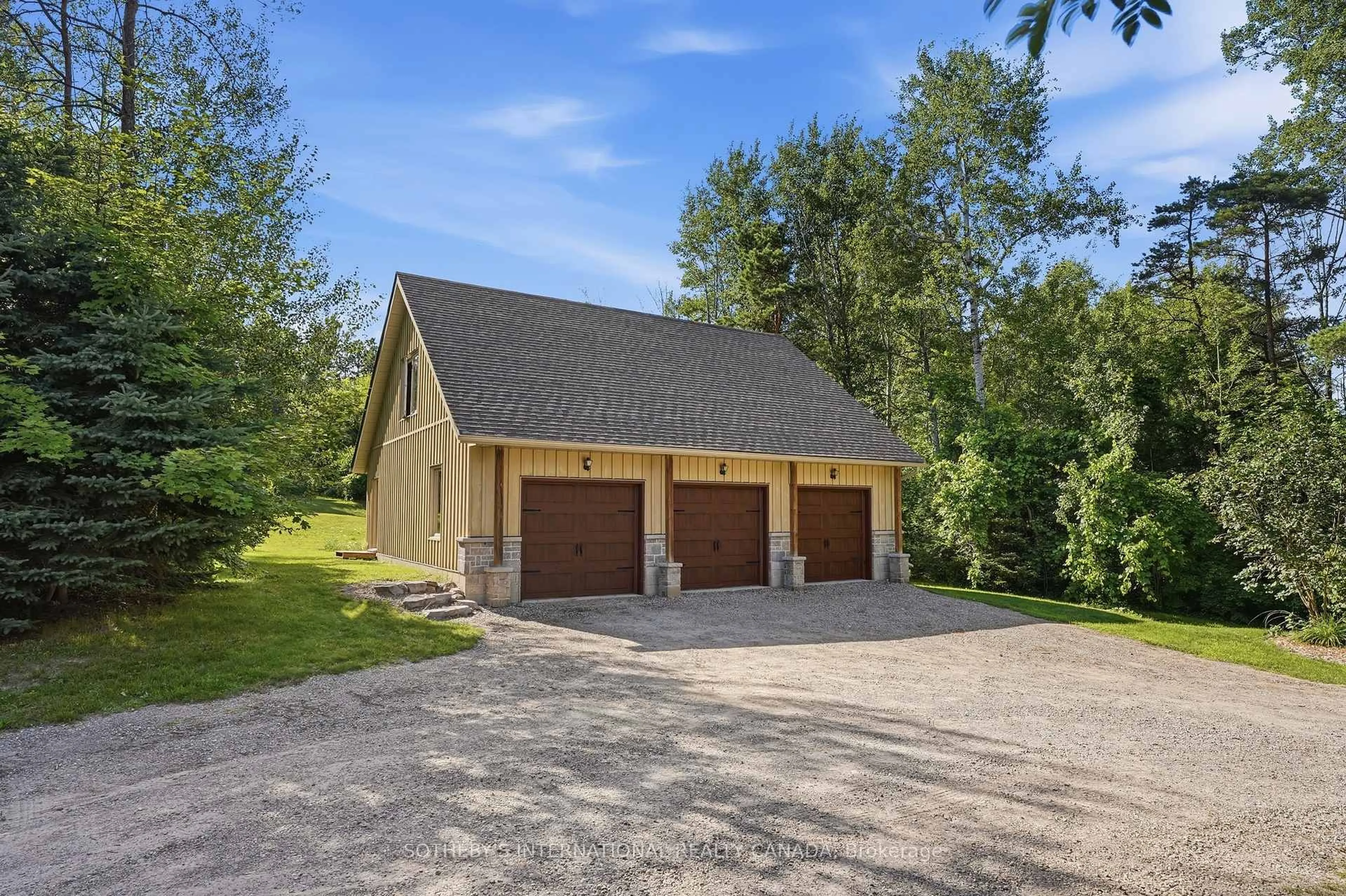 Indoor garage for 428300 25 Sdrd, Mono Ontario L9V 1G2