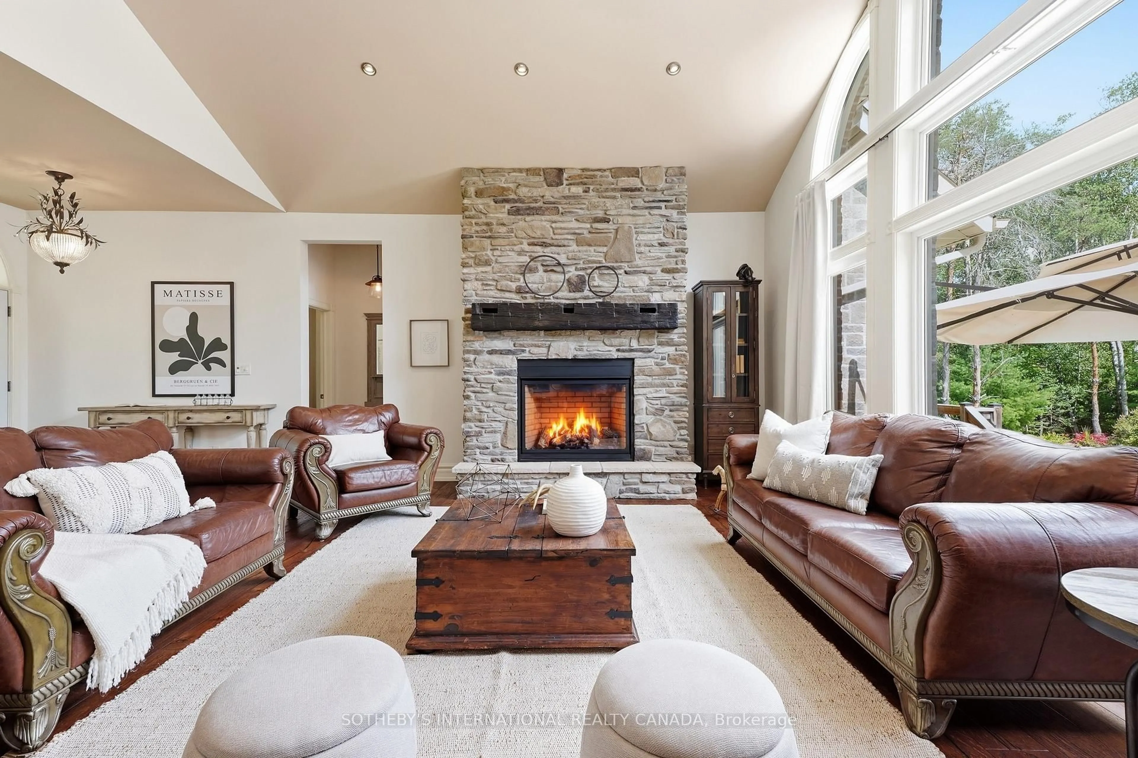 Living room with furniture, unknown for 428300 25 Sdrd, Mono Ontario L9V 1G2