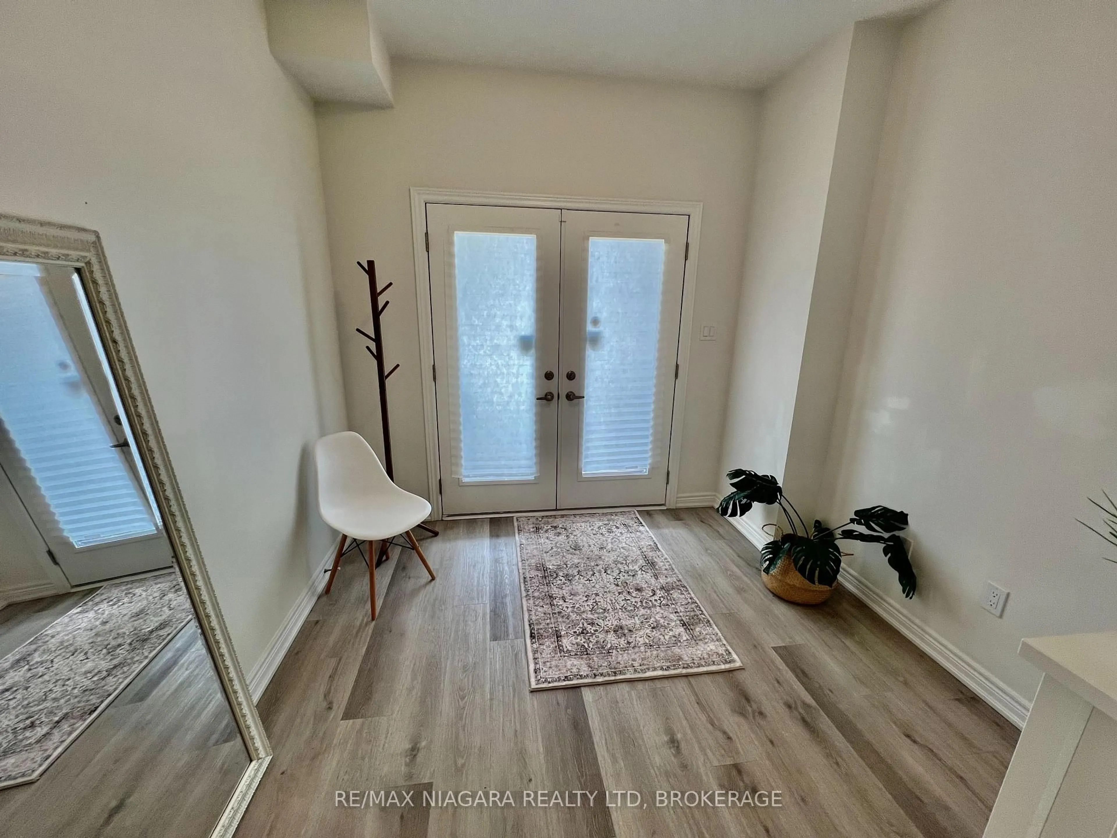Indoor entryway for 96 Dryden Lane #48, Hamilton Ontario L8H 0B6