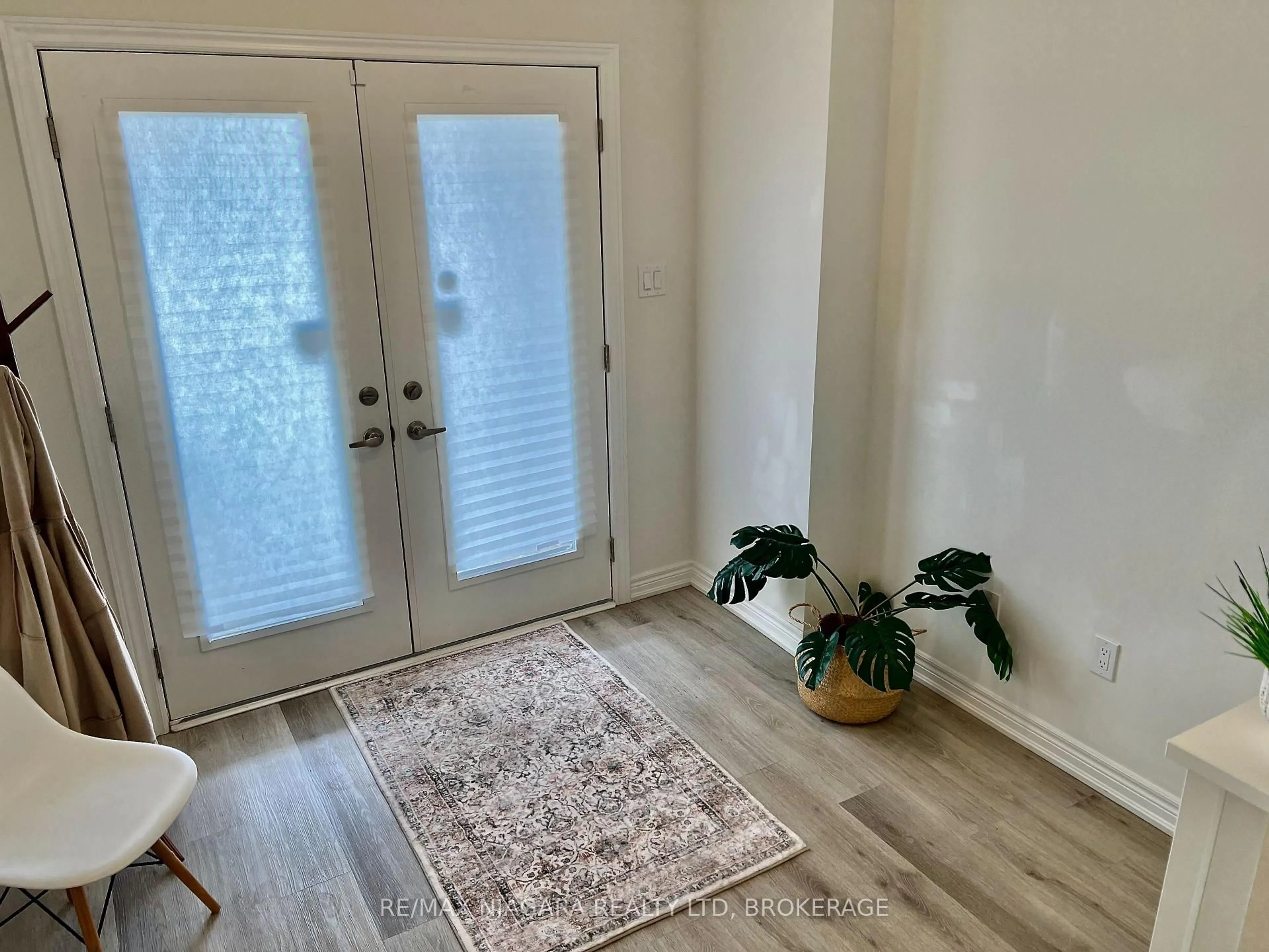 Indoor entryway for 96 Dryden Lane #48, Hamilton Ontario L8H 0B6