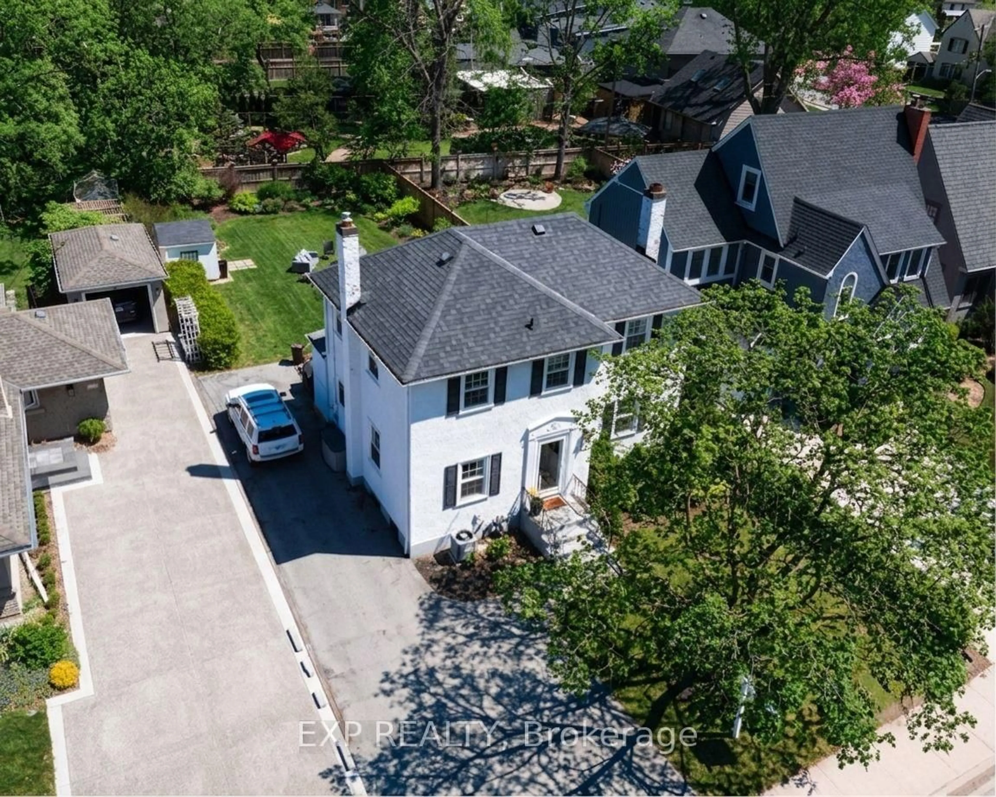 A pic from outside/outdoor area/front of a property/back of a property/a pic from drone, street for 77 Glenridge Ave, St. Catharines Ontario L2R 4X2