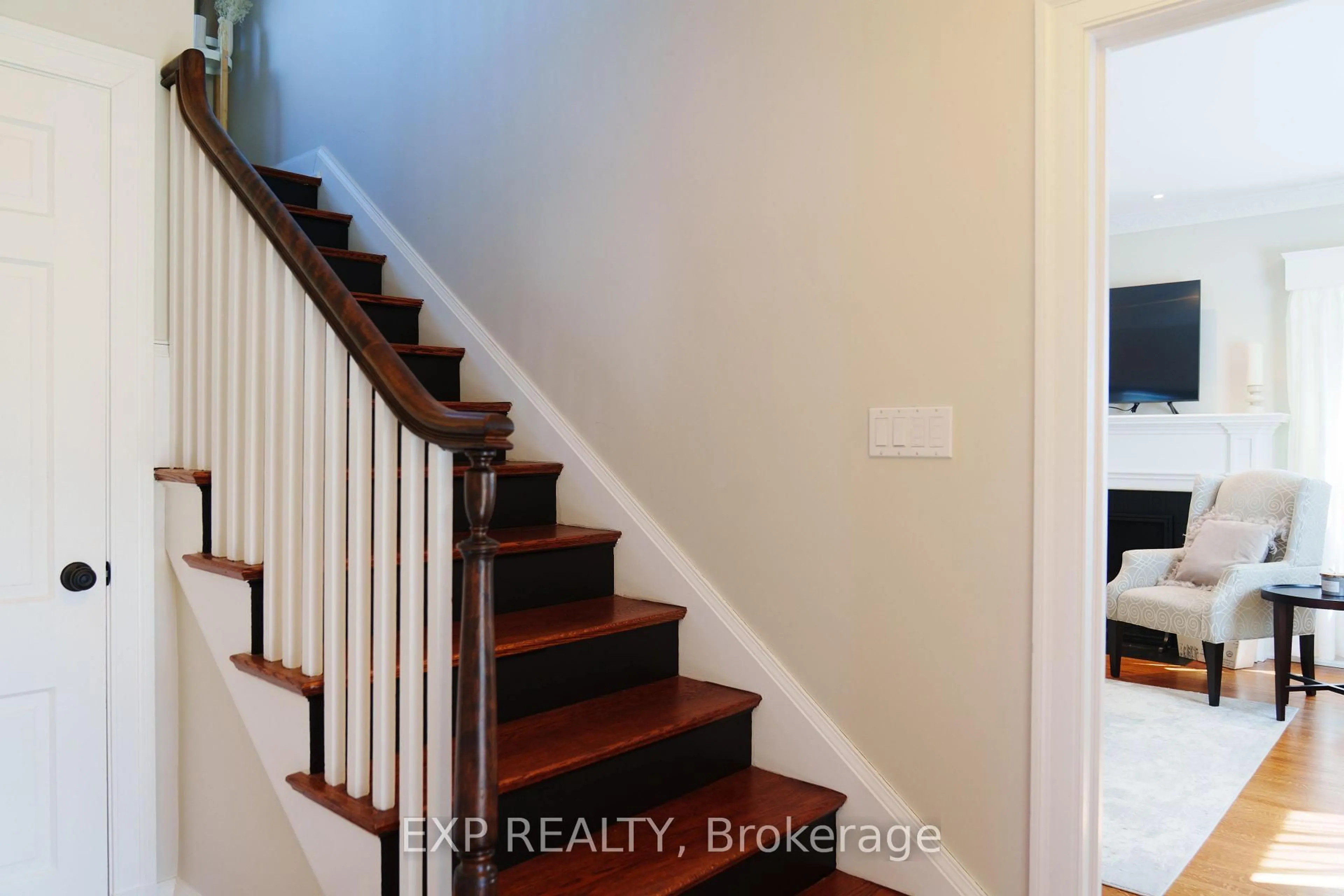 Stairs for 77 Glenridge Ave, St. Catharines Ontario L2R 4X2