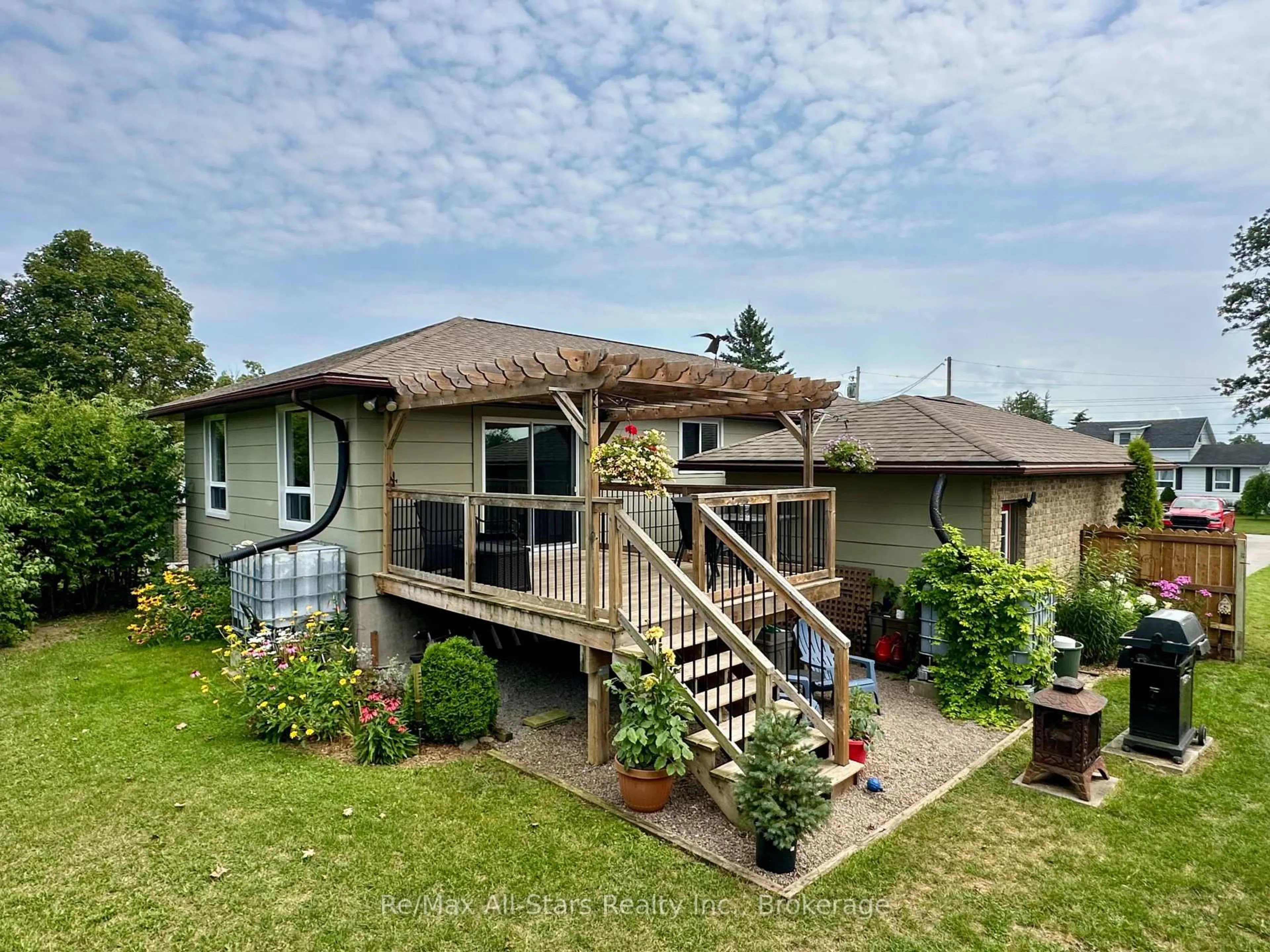 A pic from outside/outdoor area/front of a property/back of a property/a pic from drone, unknown for 59 Jane St, Kawartha Lakes Ontario K0M 1A0