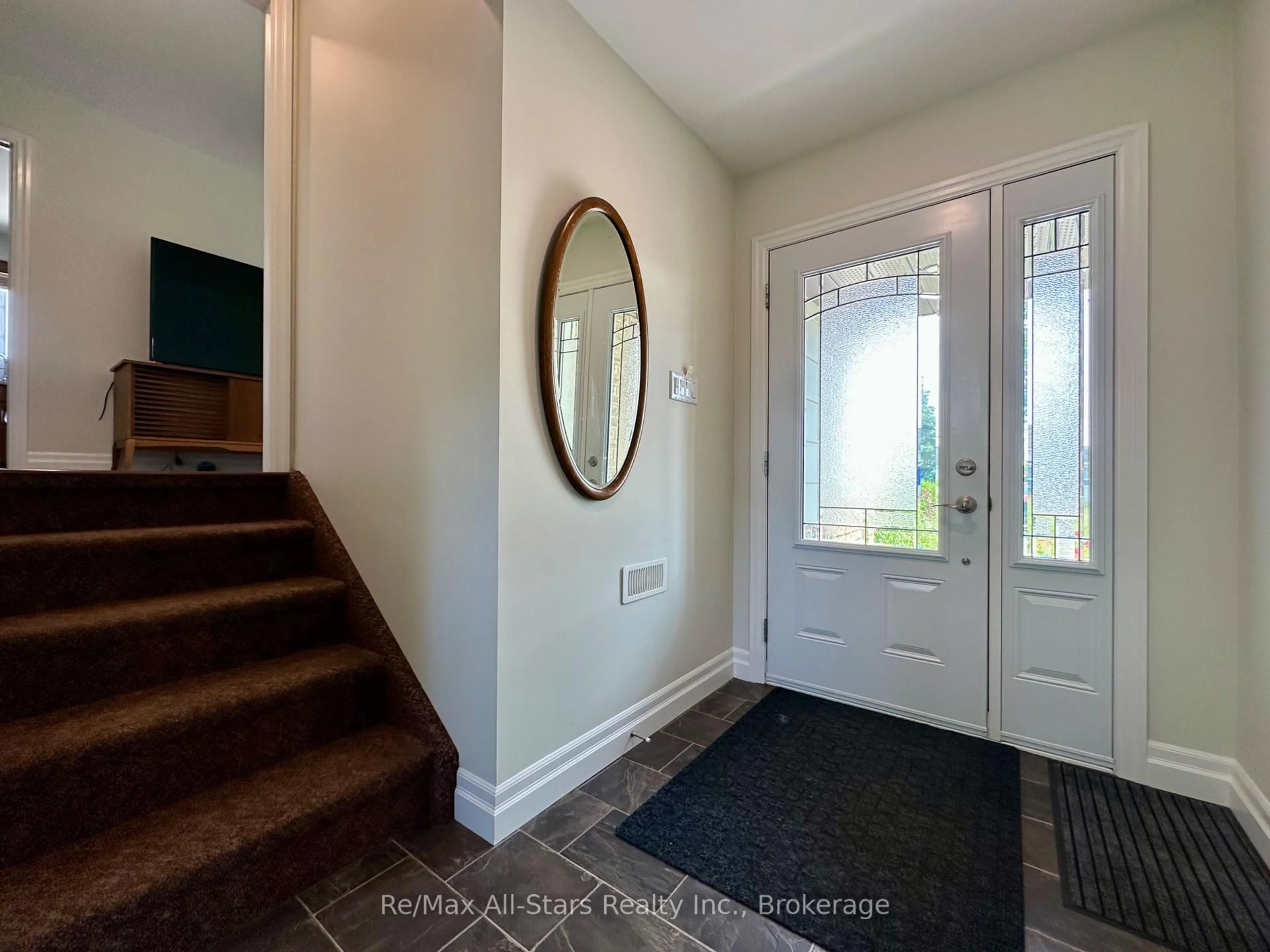 Indoor entryway for 59 Jane St, Kawartha Lakes Ontario K0M 1A0
