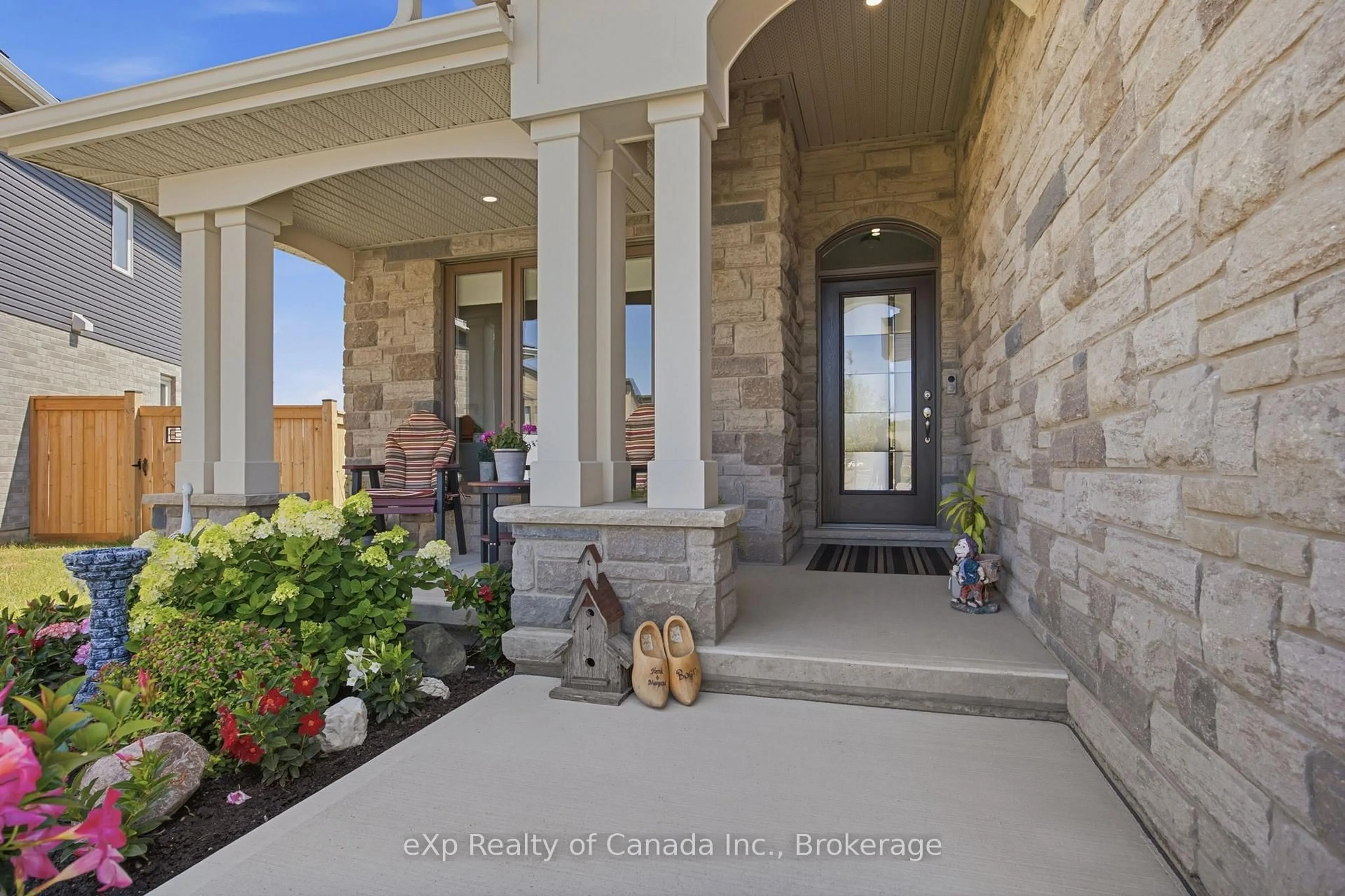 Indoor entryway for 21 Evylean Crt, St. Thomas Ontario N5R 0P6