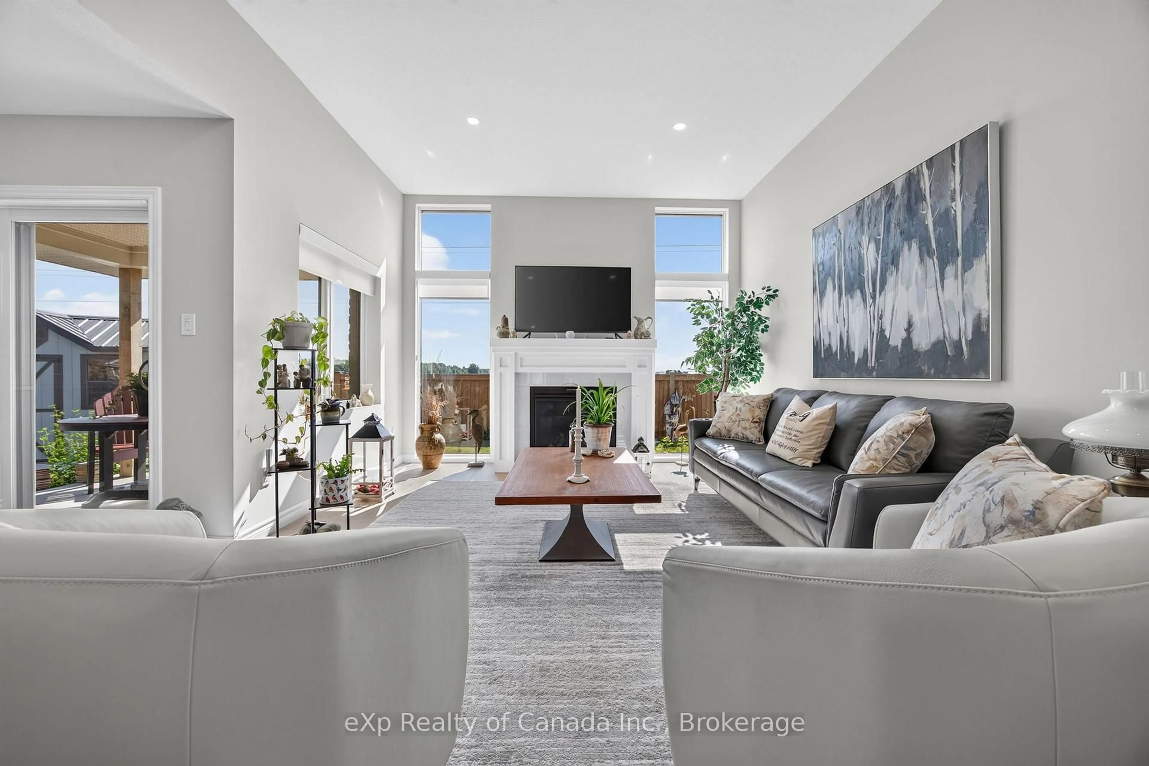 Living room with furniture, unknown for 21 Evylean Crt, St. Thomas Ontario N5R 0P6