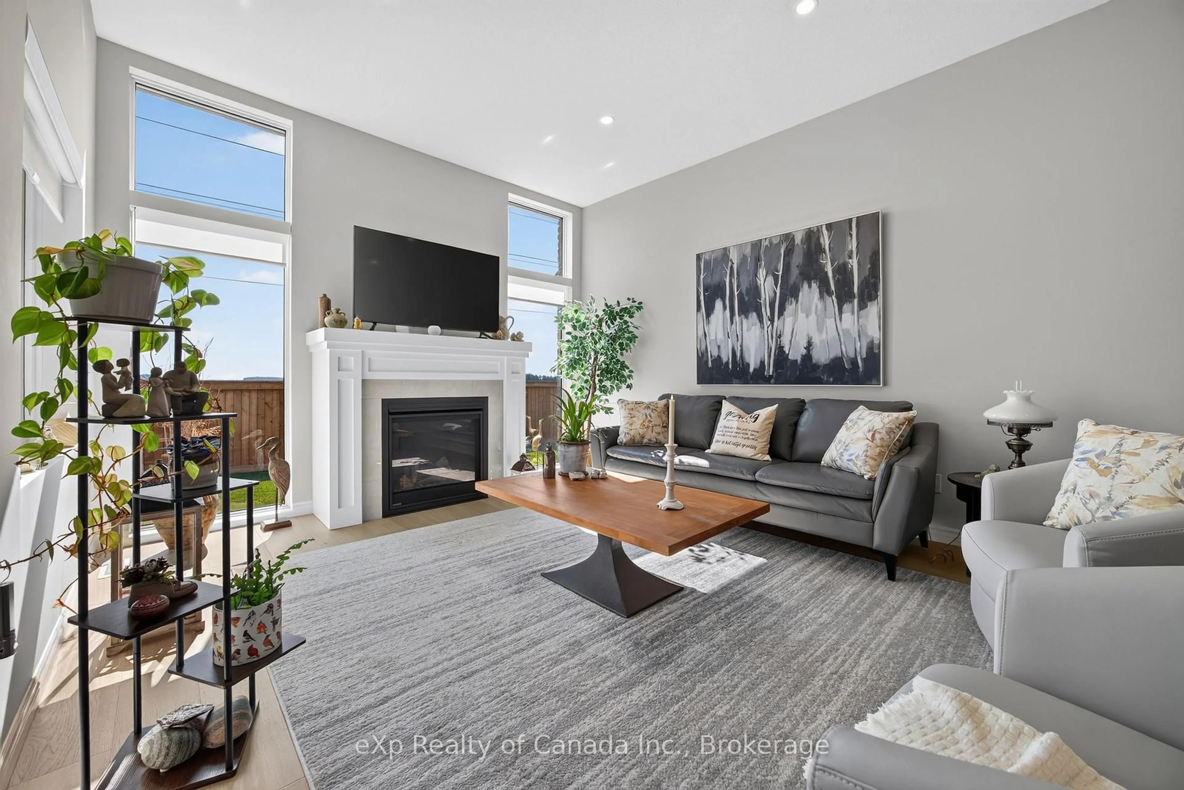 Living room with furniture, unknown for 21 Evylean Crt, St. Thomas Ontario N5R 0P6