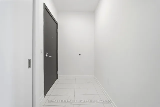 5 Wellington St #1406, Kitchener 2