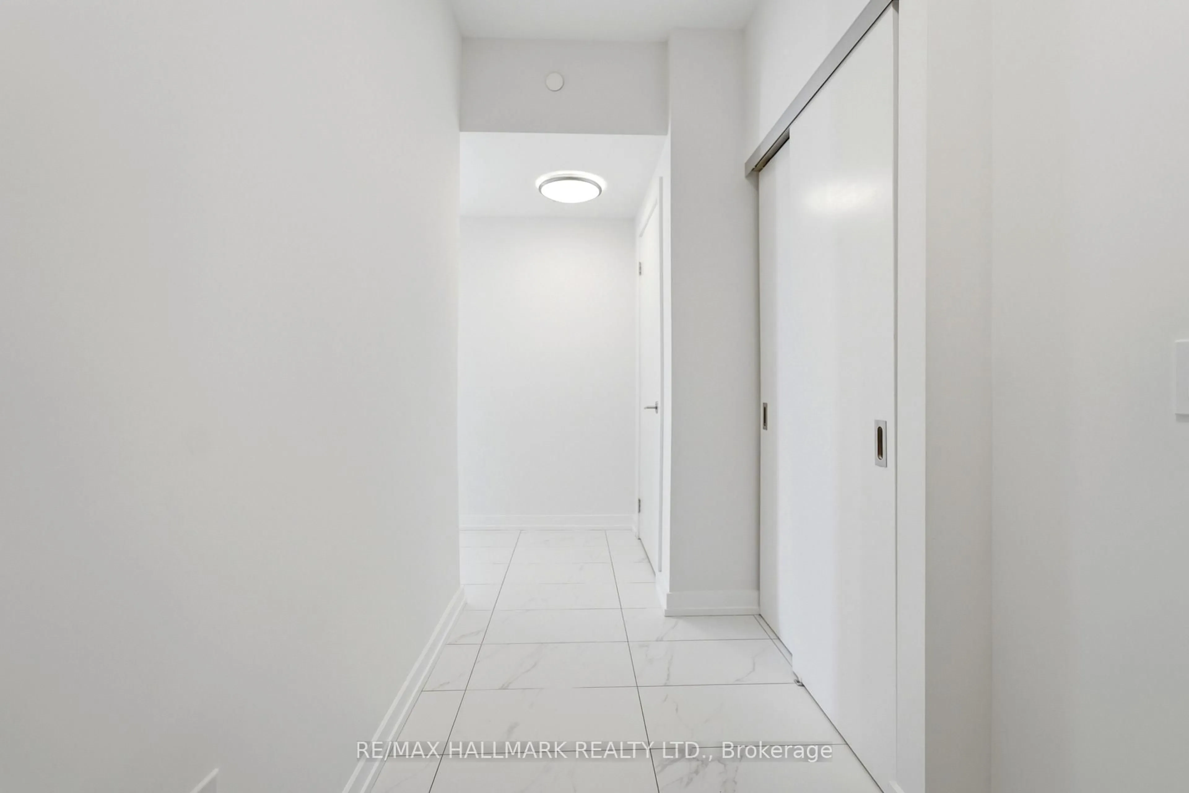 Indoor entryway for 5 Wellington St #1406, Kitchener Ontario N2G 0E3