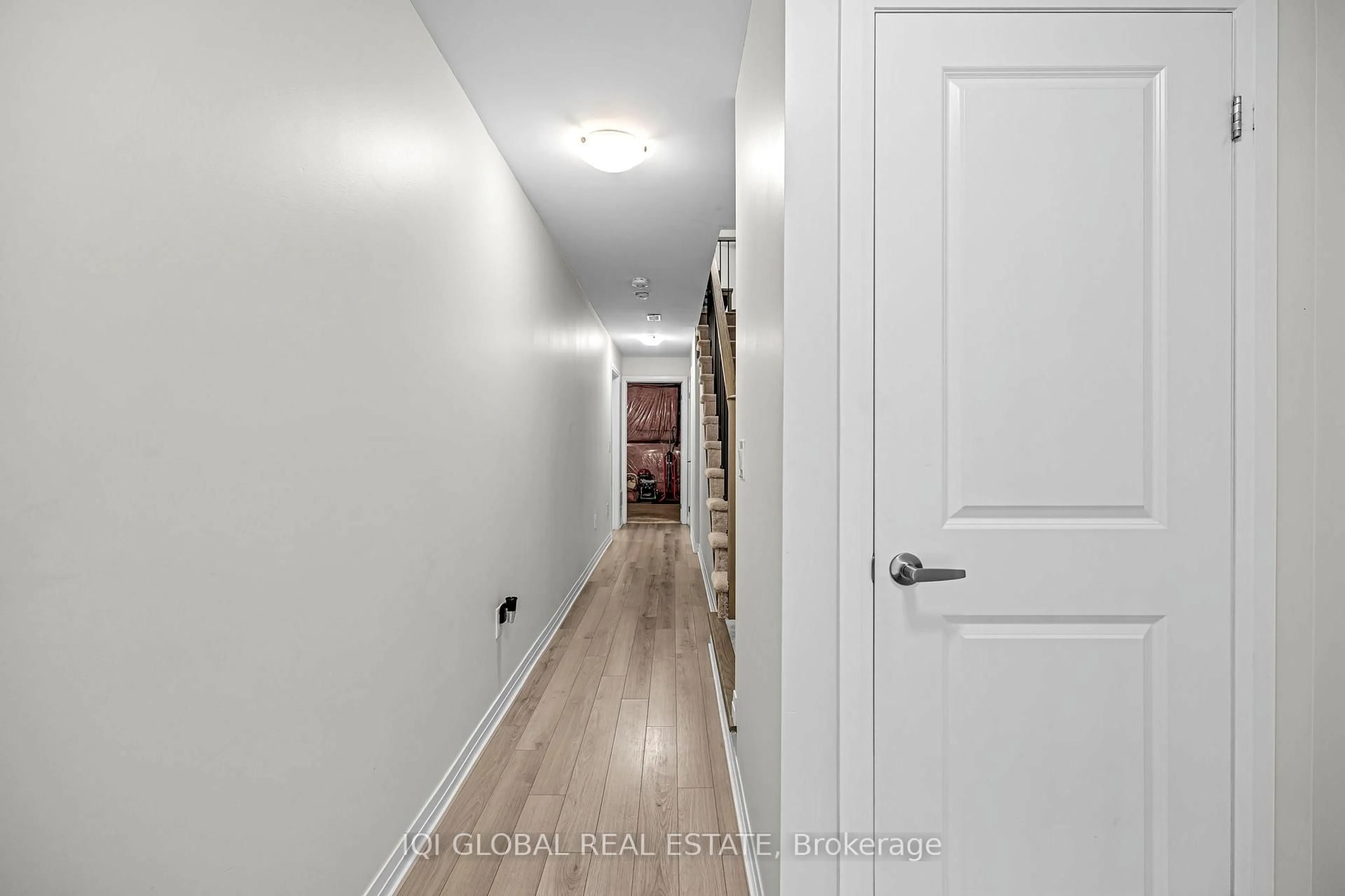 Indoor entryway for 585 Colborne St #1303, Brantford Ontario N3S 0K4