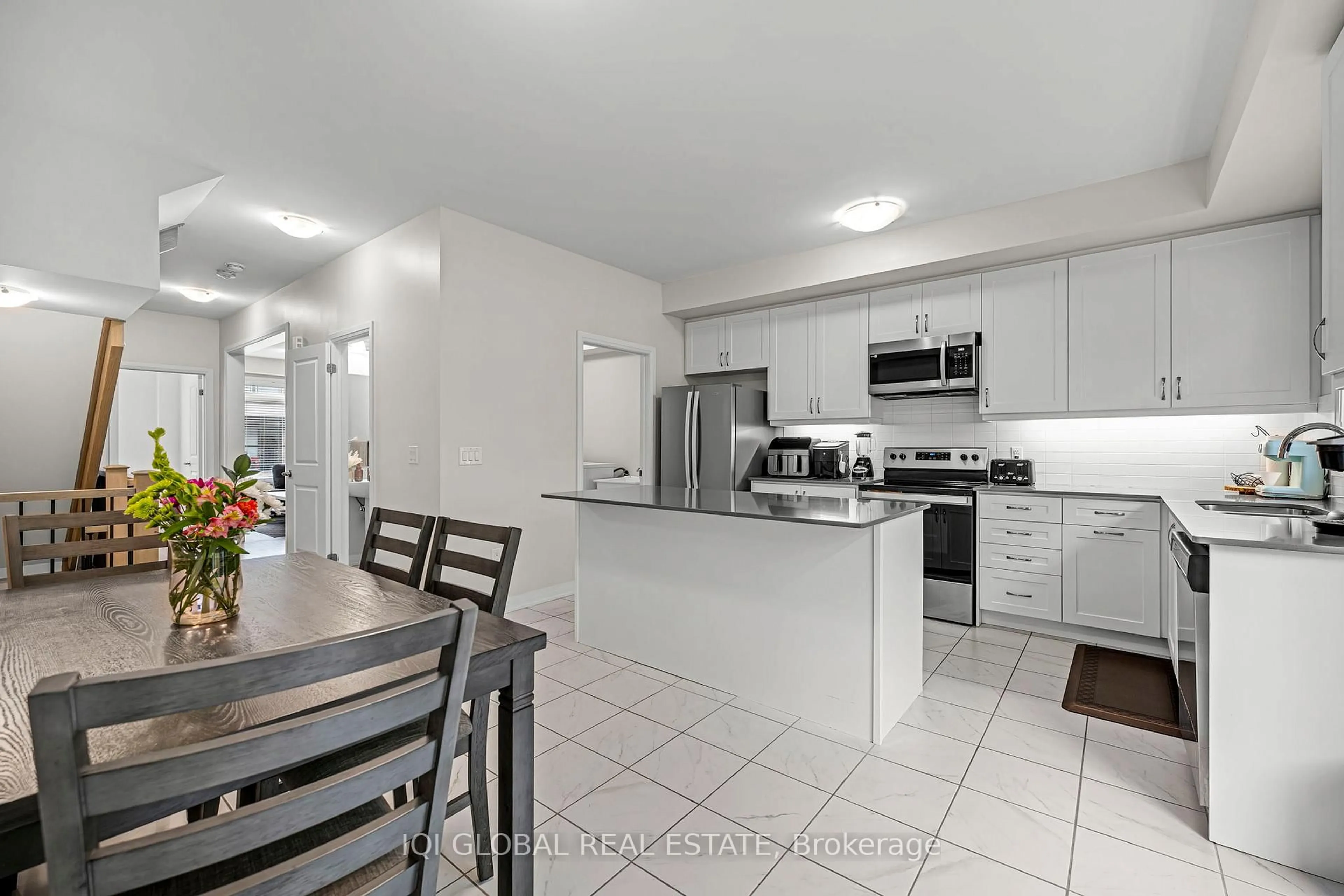 Open concept kitchen, ceramic/tile floor for 585 Colborne St #1303, Brantford Ontario N3S 0K4