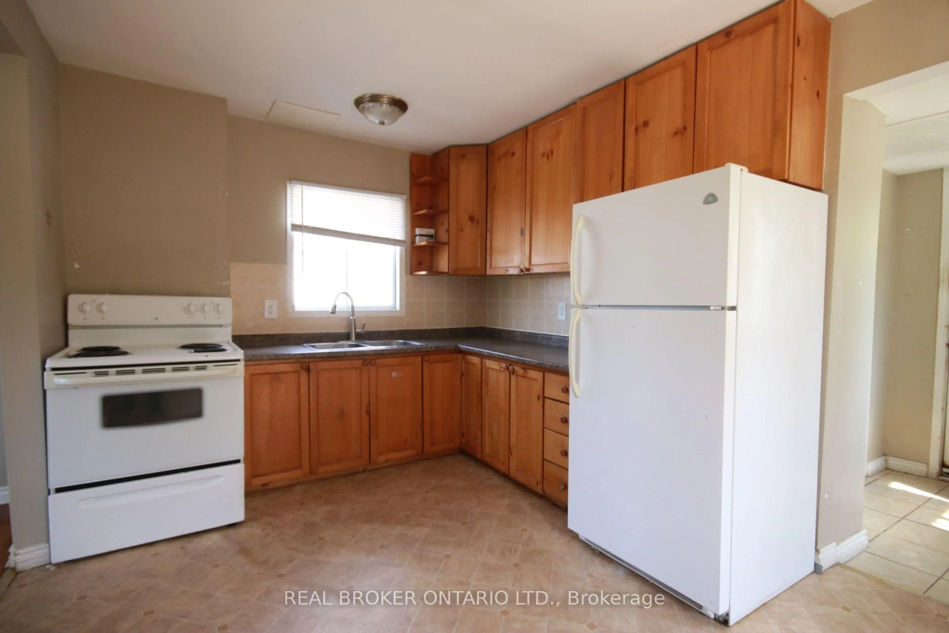 Standard kitchen, unknown for 236 Mountain St, Greater Sudbury Ontario P3B 2T7