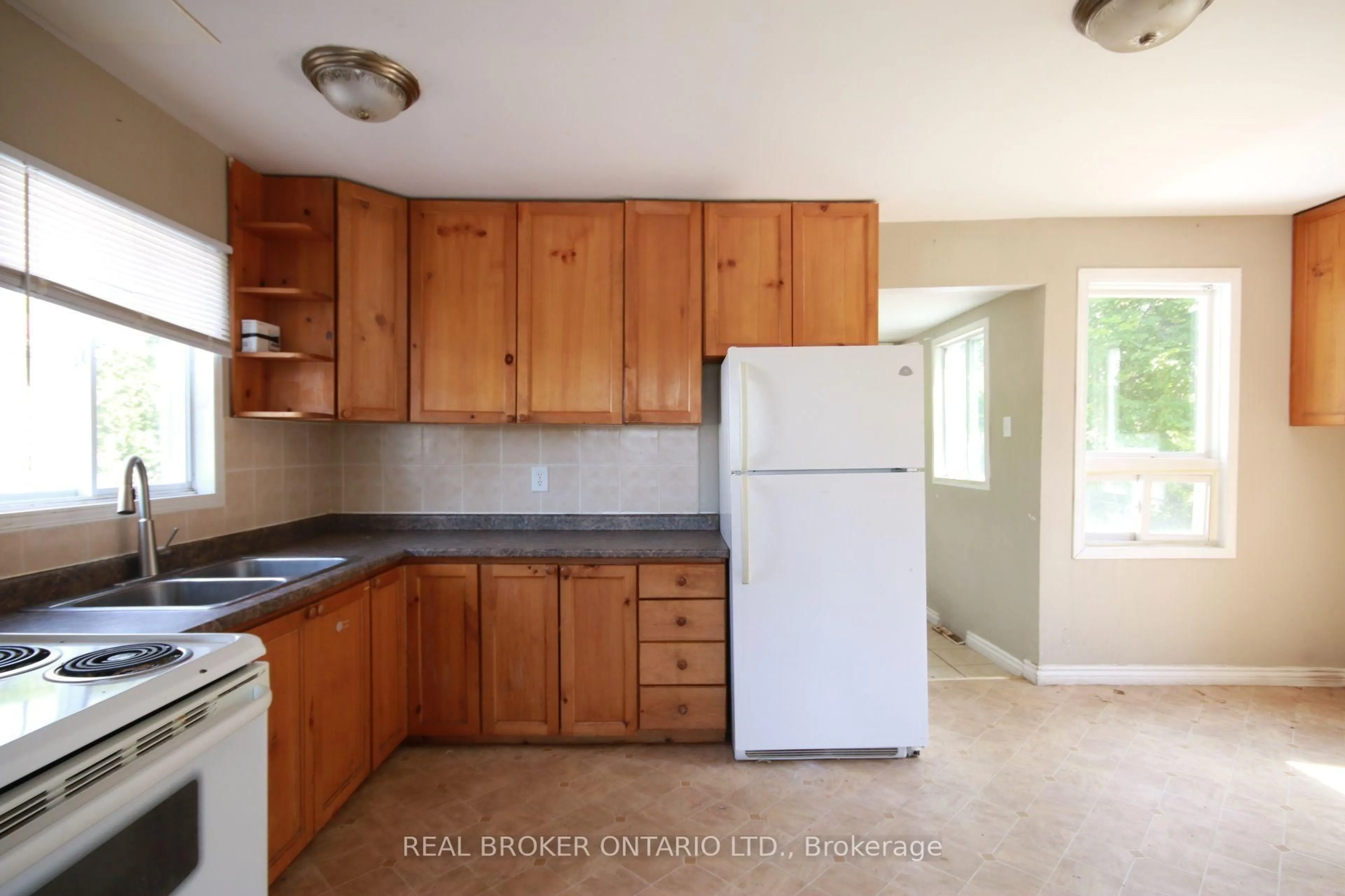 Standard kitchen, unknown for 236 Mountain St, Greater Sudbury Ontario P3B 2T7