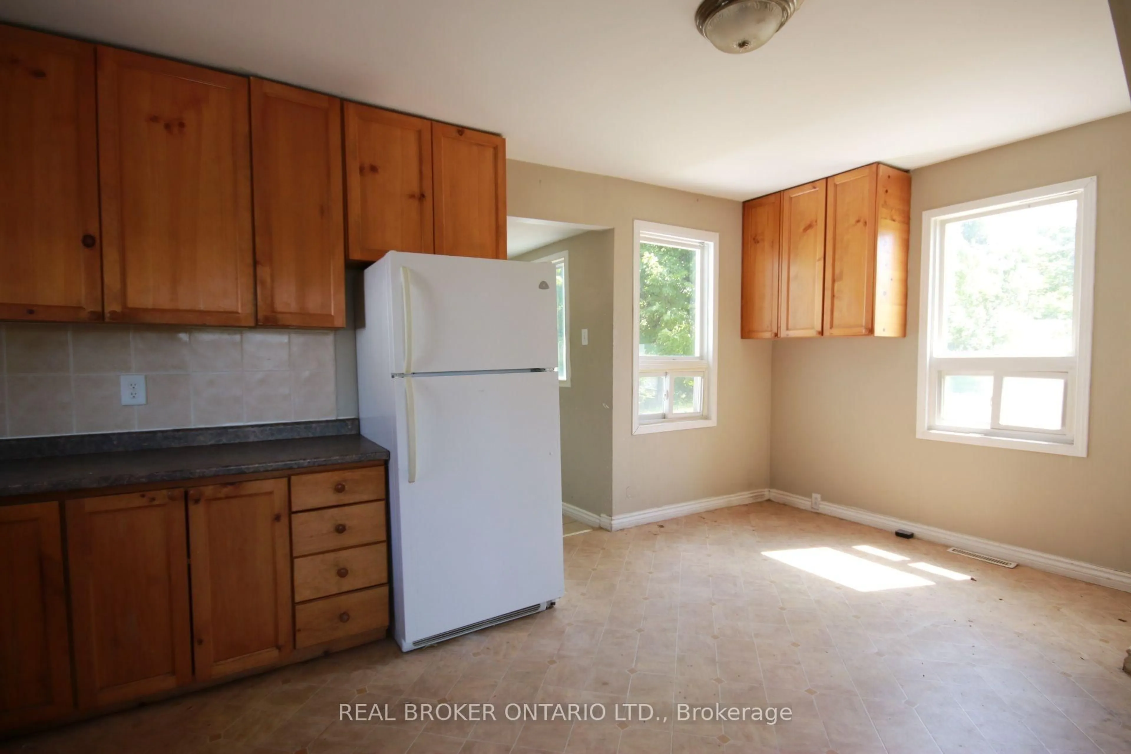 Standard kitchen, unknown for 236 Mountain St, Greater Sudbury Ontario P3B 2T7