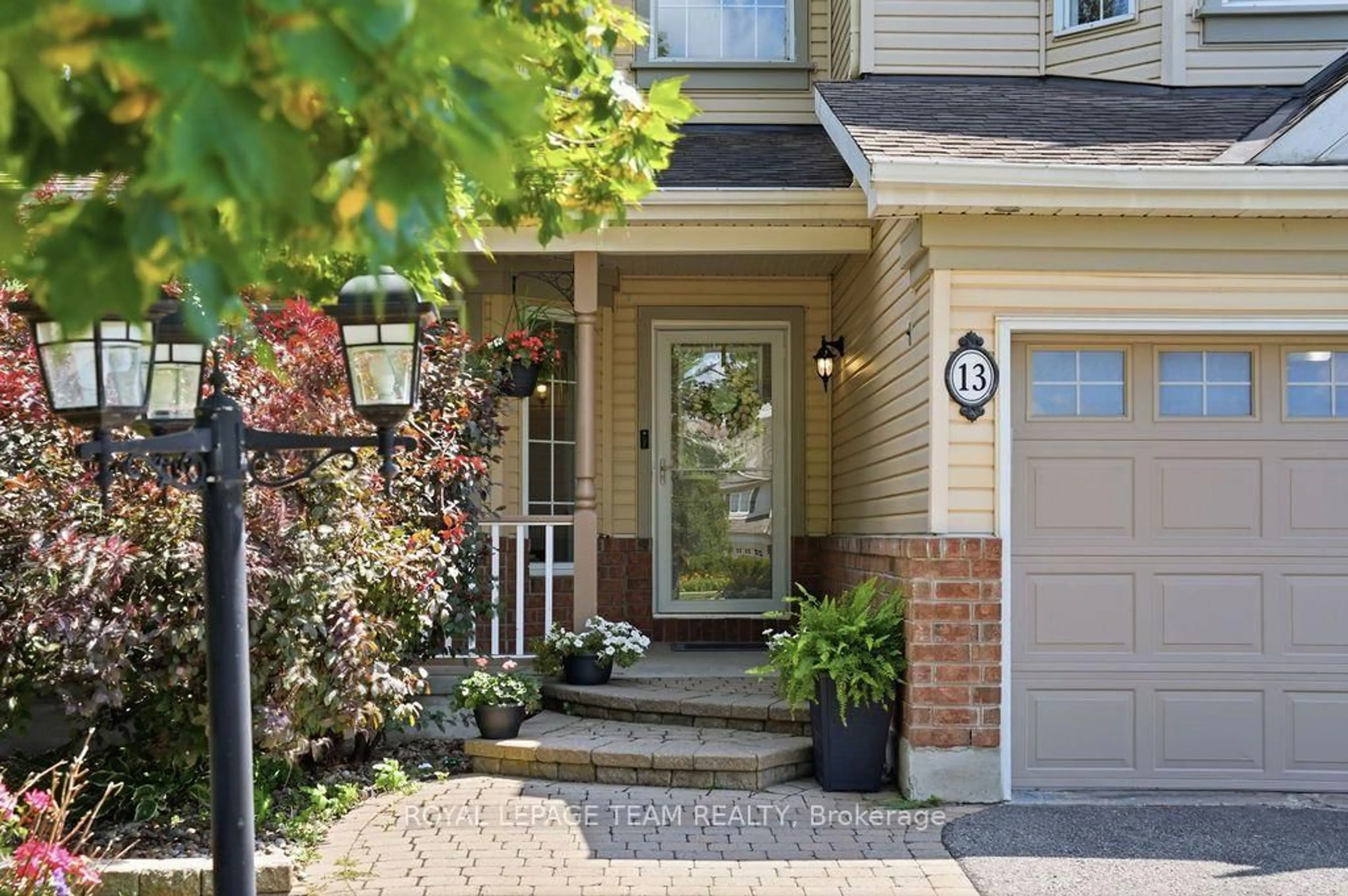 Indoor entryway for 13 RIVERSTONE Dr, Ottawa Ontario K2J 4X7