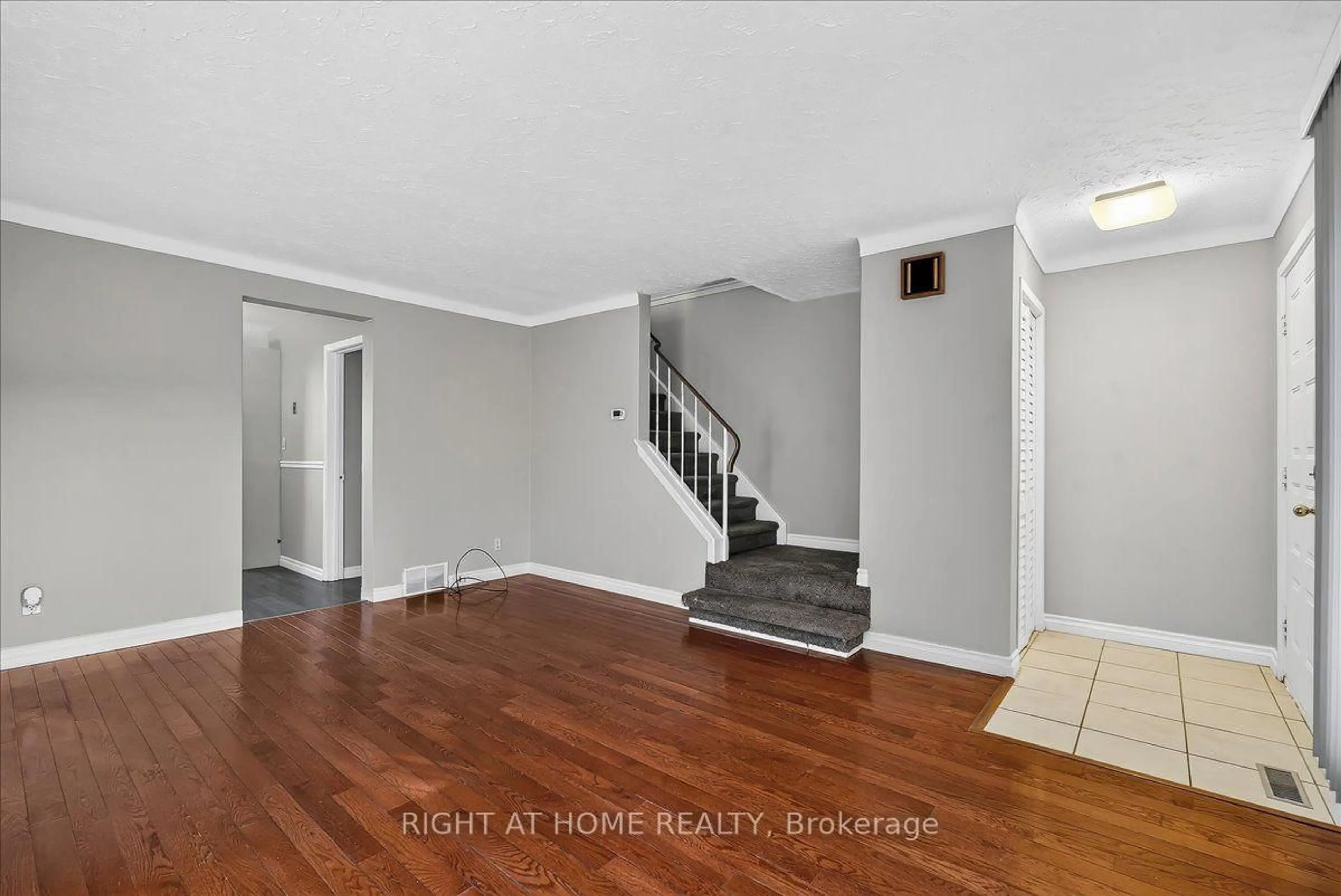 Unknown for 620 Carlton St, St. Catharines Ontario L2M 6Z1