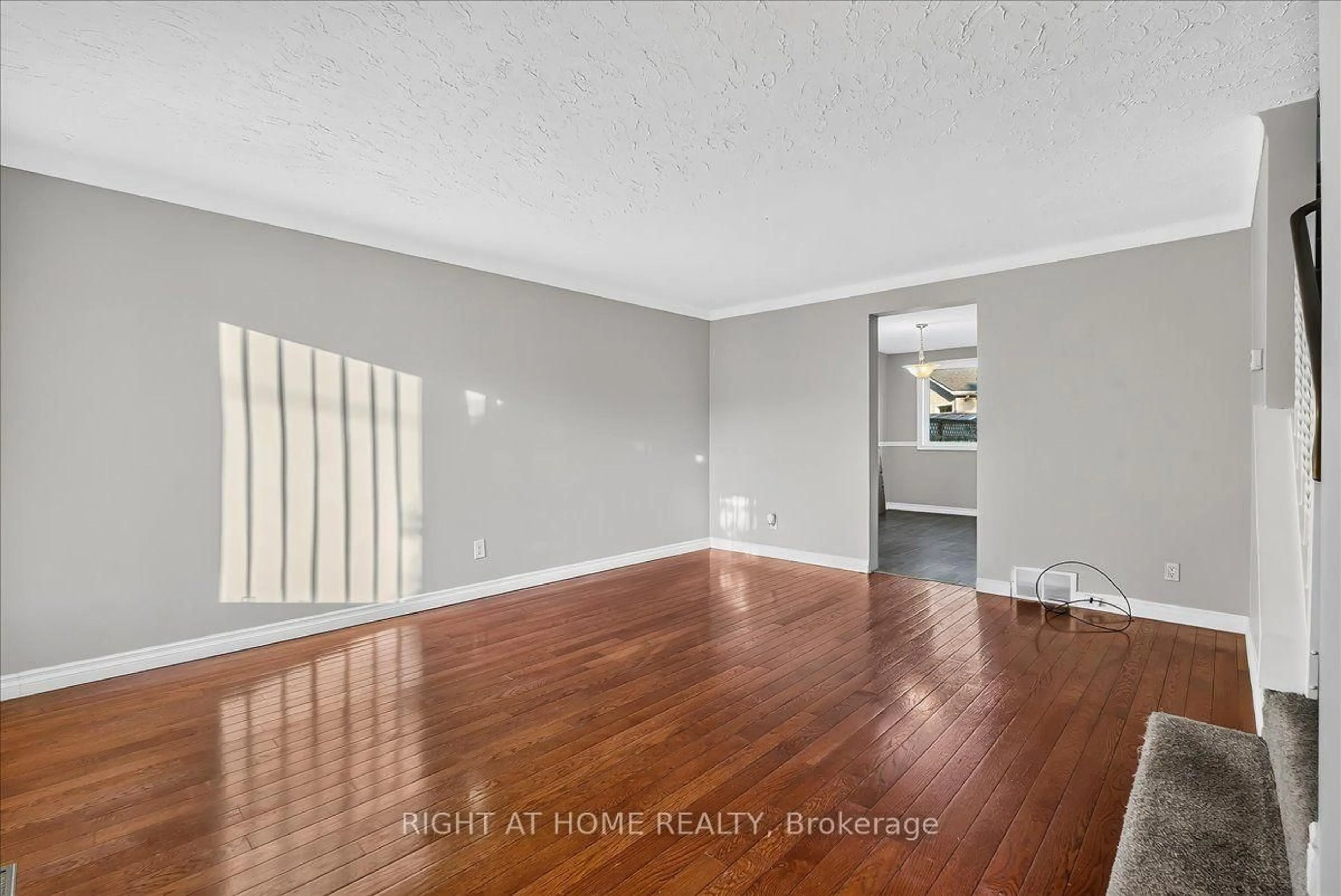 A pic of a room for 620 Carlton St, St. Catharines Ontario L2M 6Z1