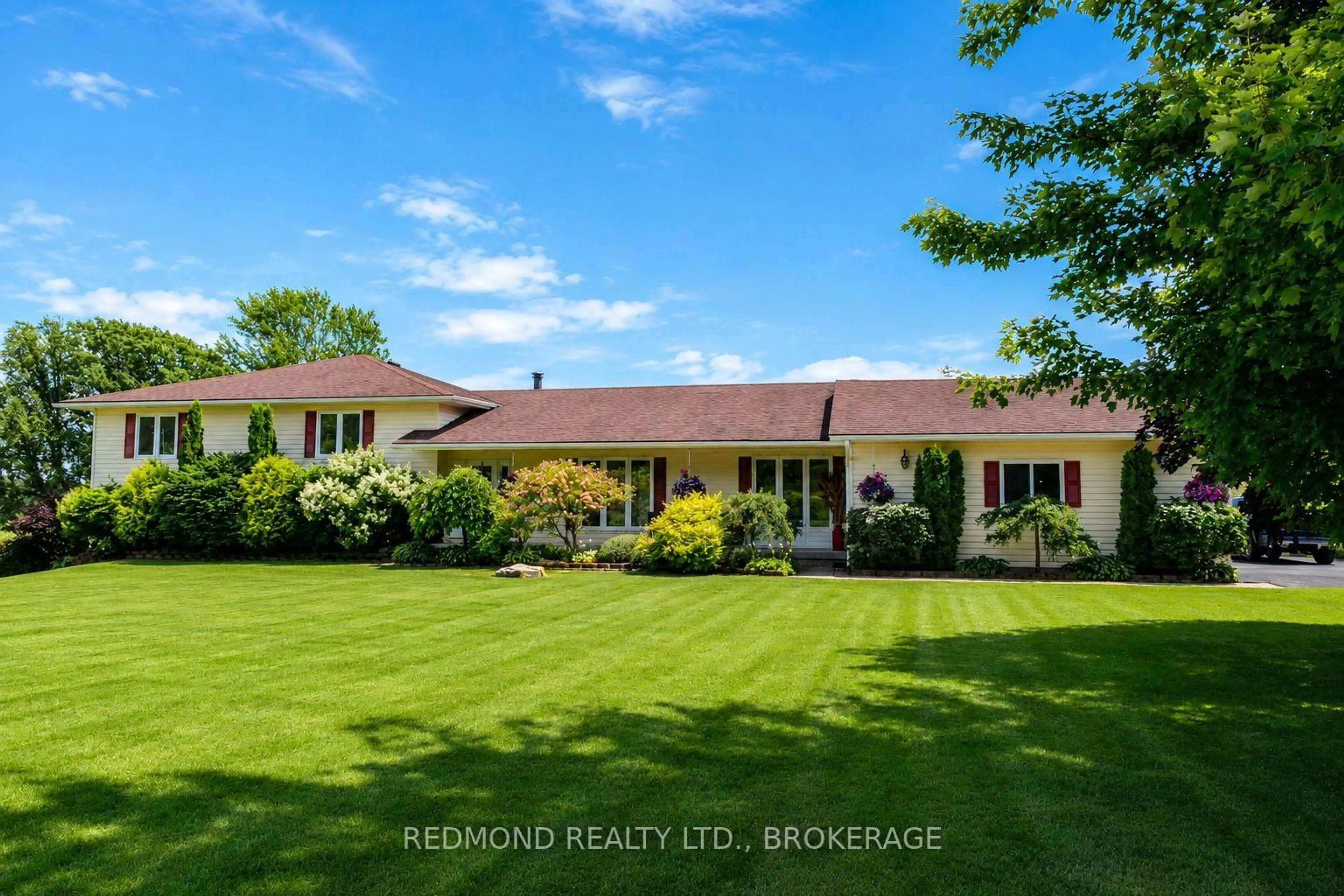 A pic from outside/outdoor area/front of a property/back of a property/a pic from drone, water/lake/river/ocean view for 449 County 2 Rd, Front of Leeds & Seeleys Bay Ontario K7G 2V4