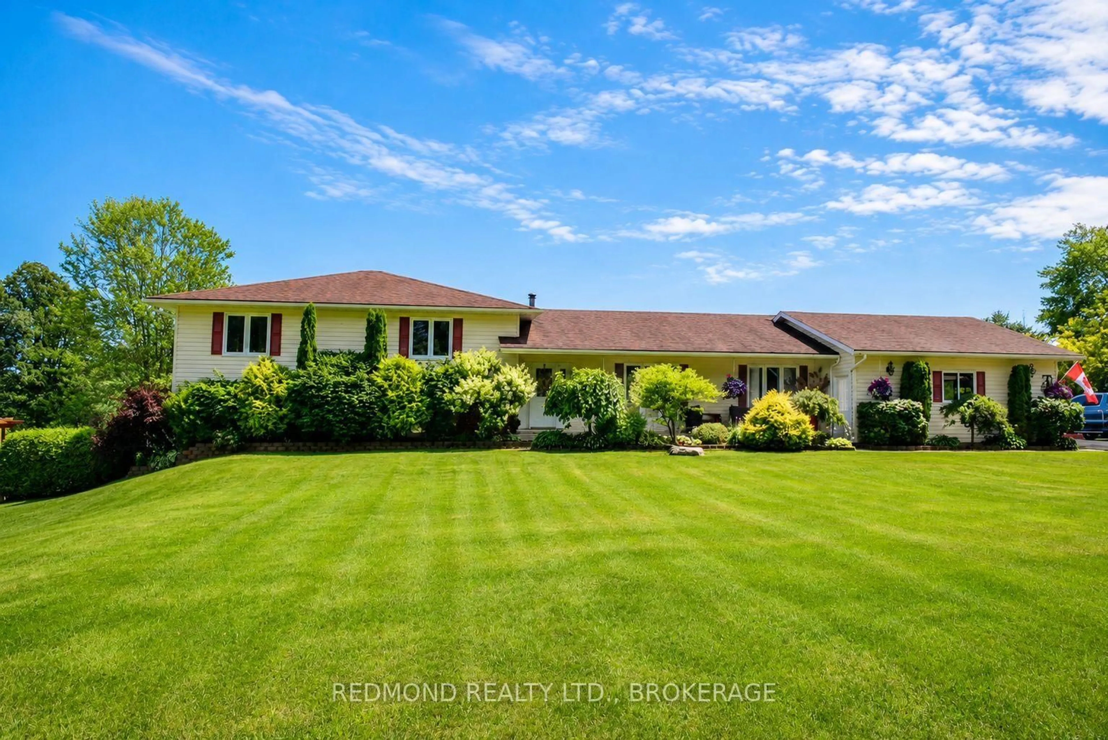 A pic from outside/outdoor area/front of a property/back of a property/a pic from drone, water/lake/river/ocean view for 449 County 2 Rd, Front of Leeds & Seeleys Bay Ontario K7G 2V4