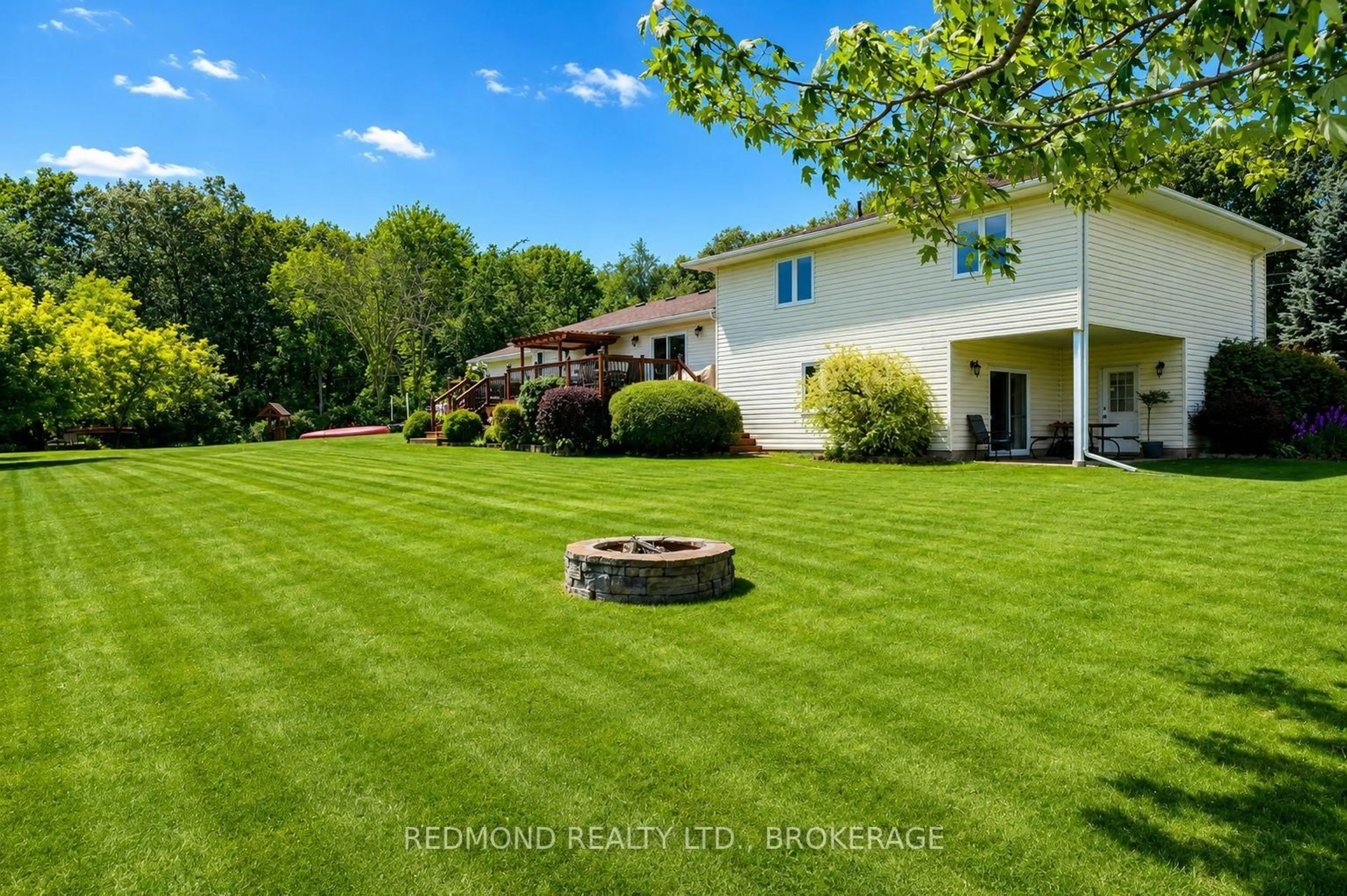 A pic from outside/outdoor area/front of a property/back of a property/a pic from drone, unknown for 449 County 2 Rd, Front of Leeds & Seeleys Bay Ontario K7G 2V4