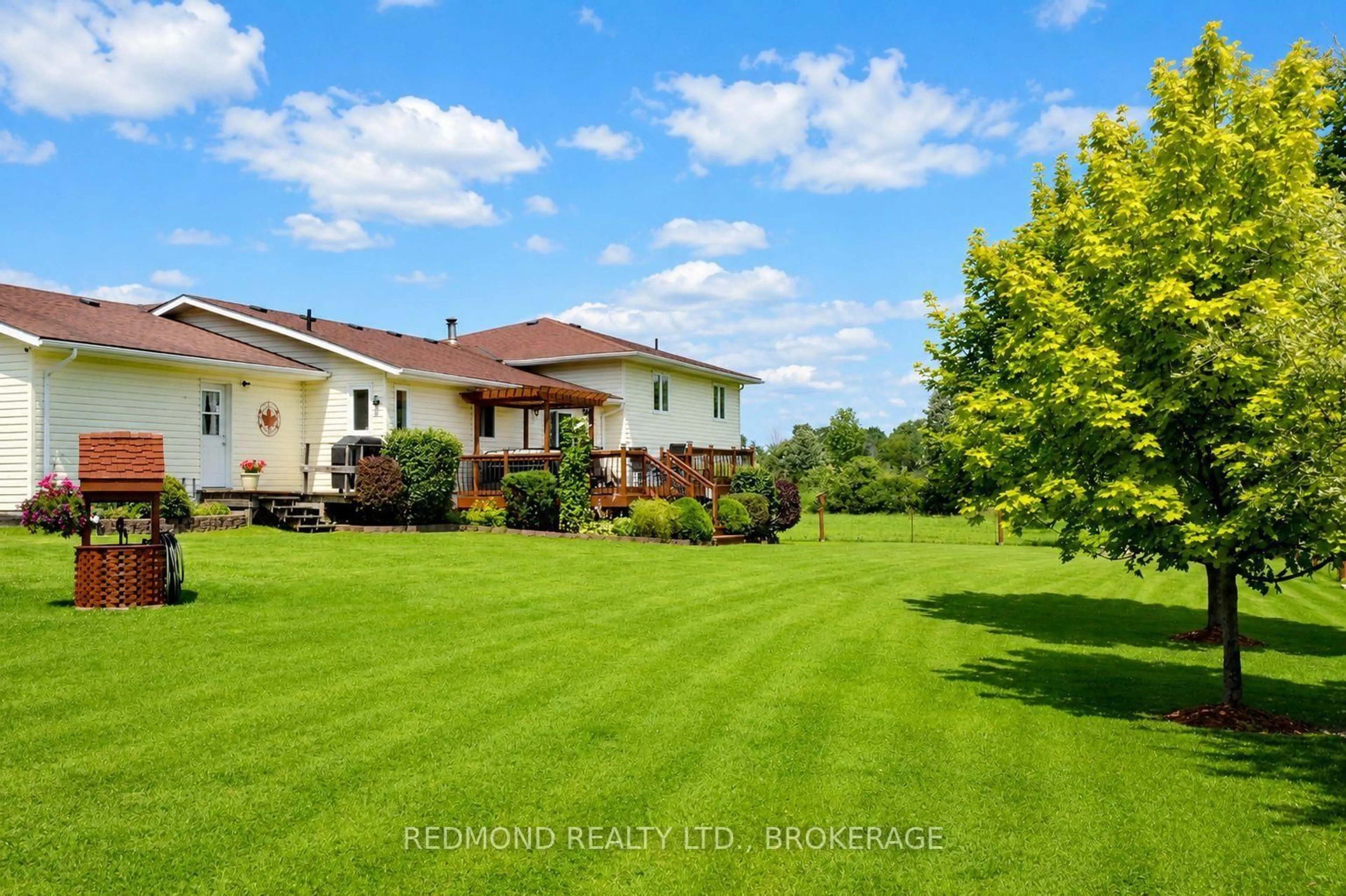 A pic from outside/outdoor area/front of a property/back of a property/a pic from drone, unknown for 449 County 2 Rd, Front of Leeds & Seeleys Bay Ontario K7G 2V4