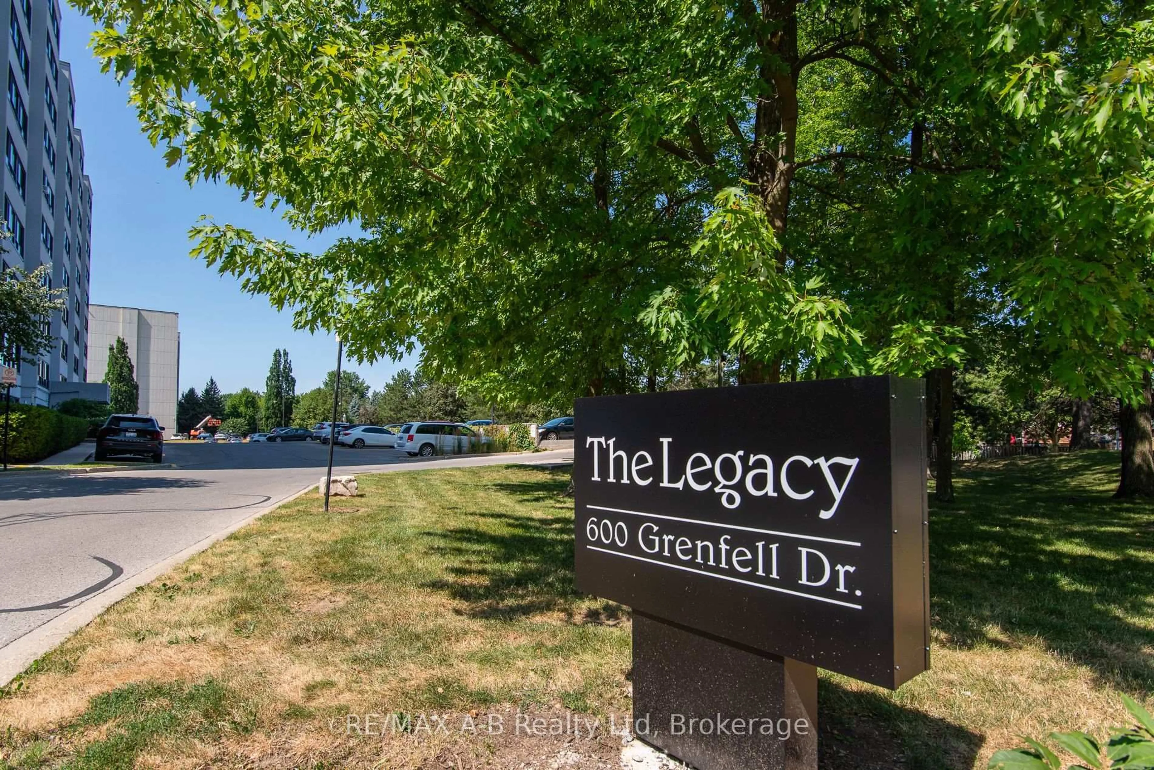 Lobby for 600 Grenfell Dr #407, London North Ontario N5X 2R8